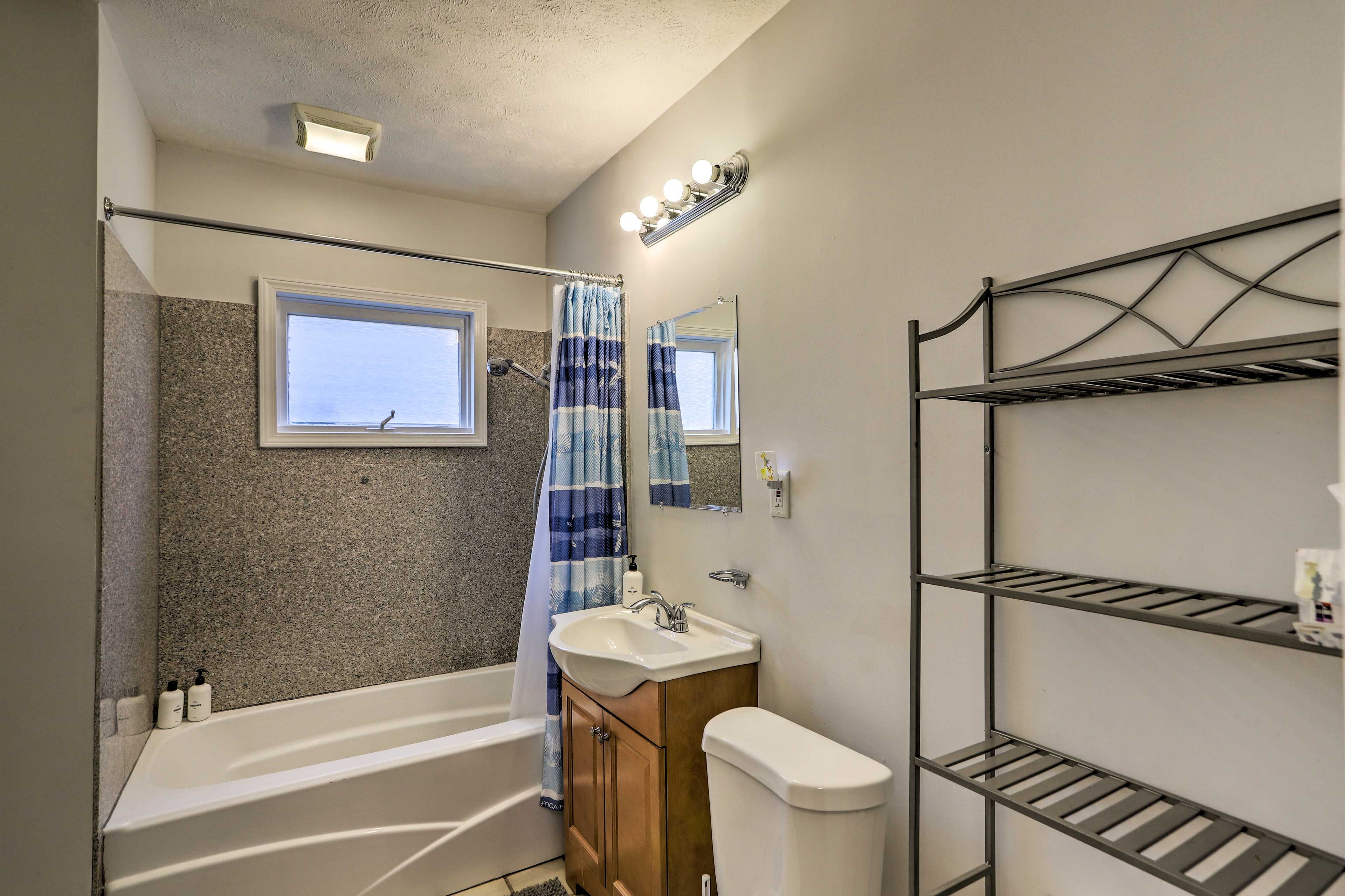 Full Bathroom | Complimentary Toiletries