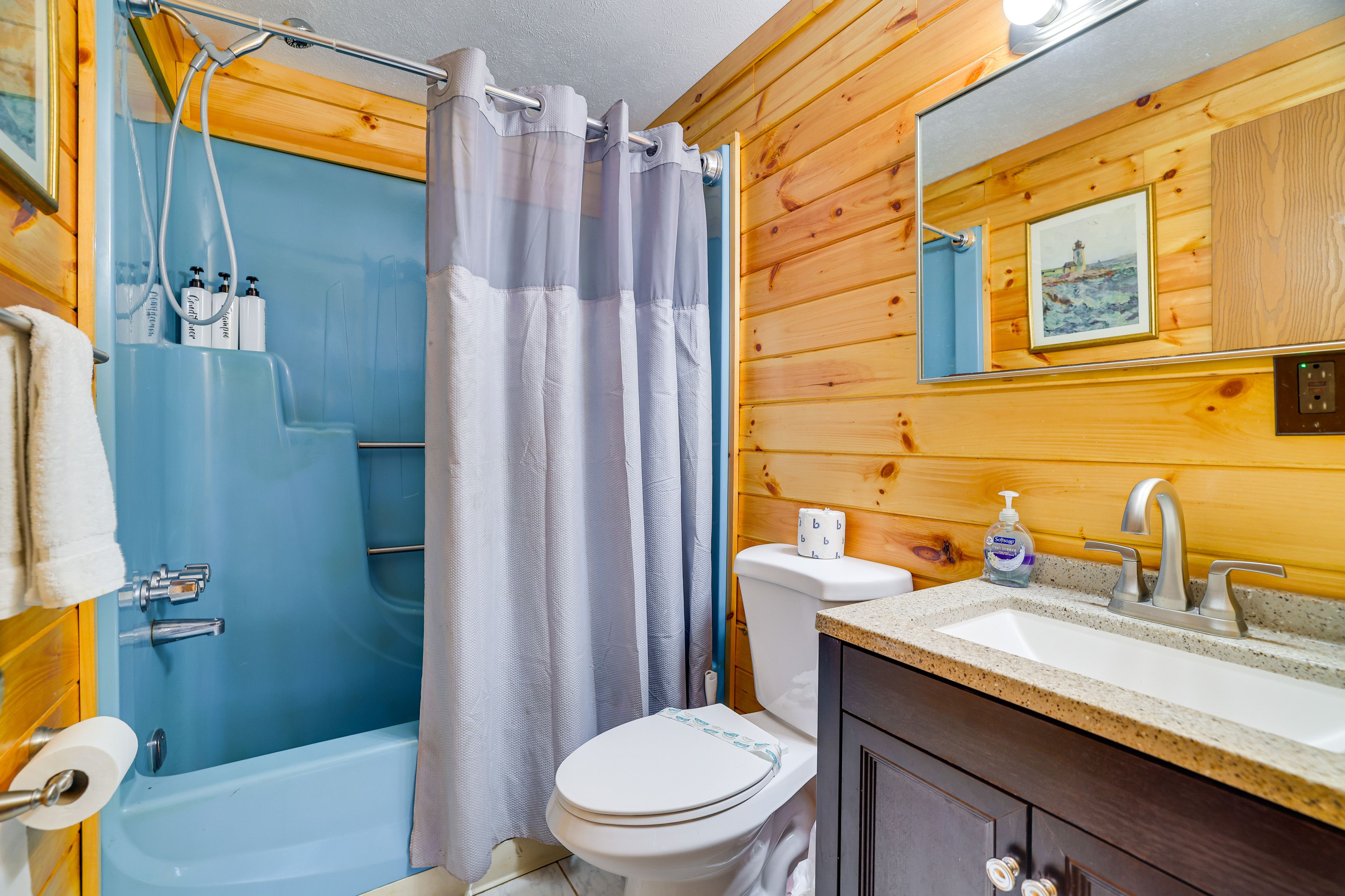 Full Bathroom | 2nd Floor