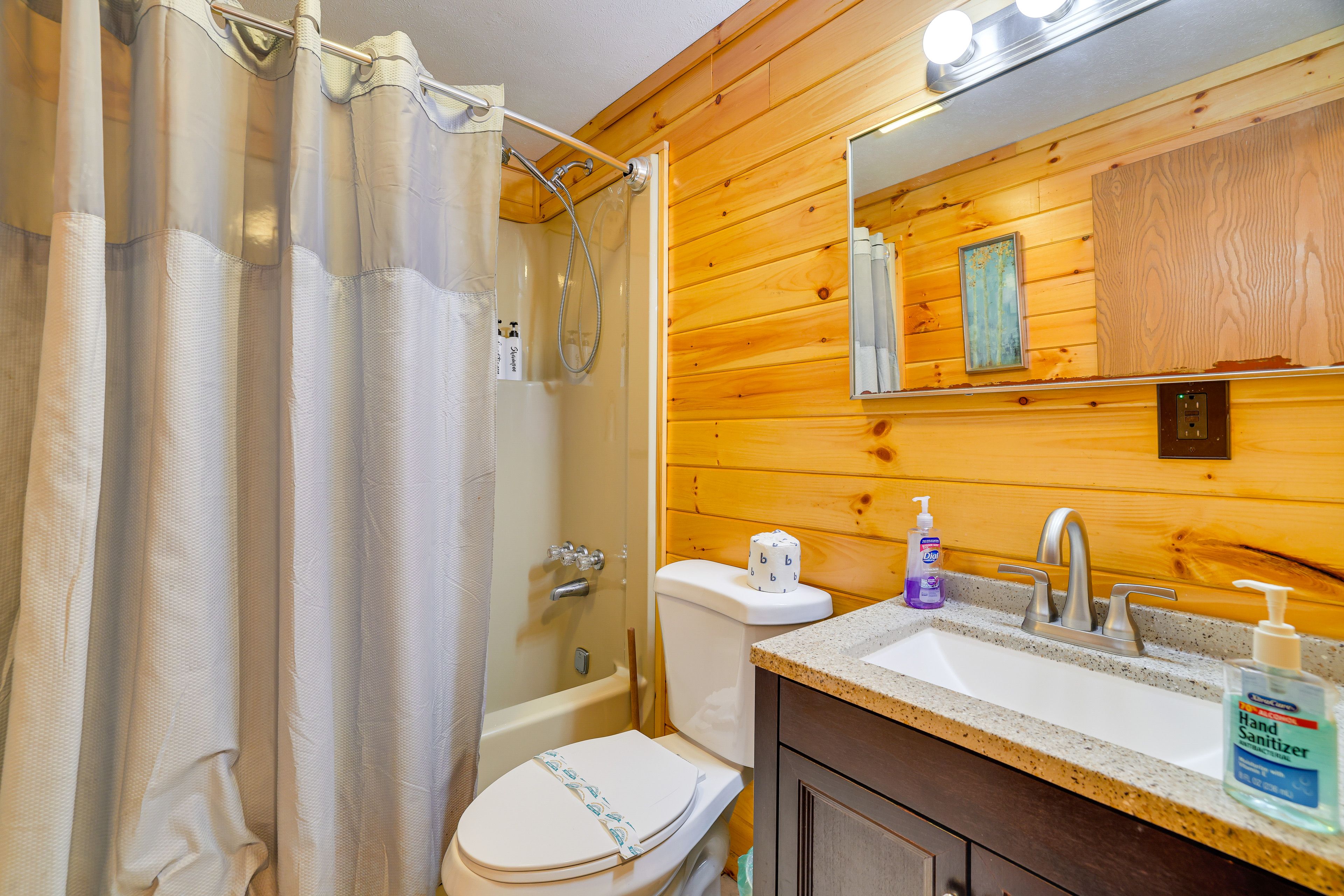 Full Bathroom | 2nd Floor