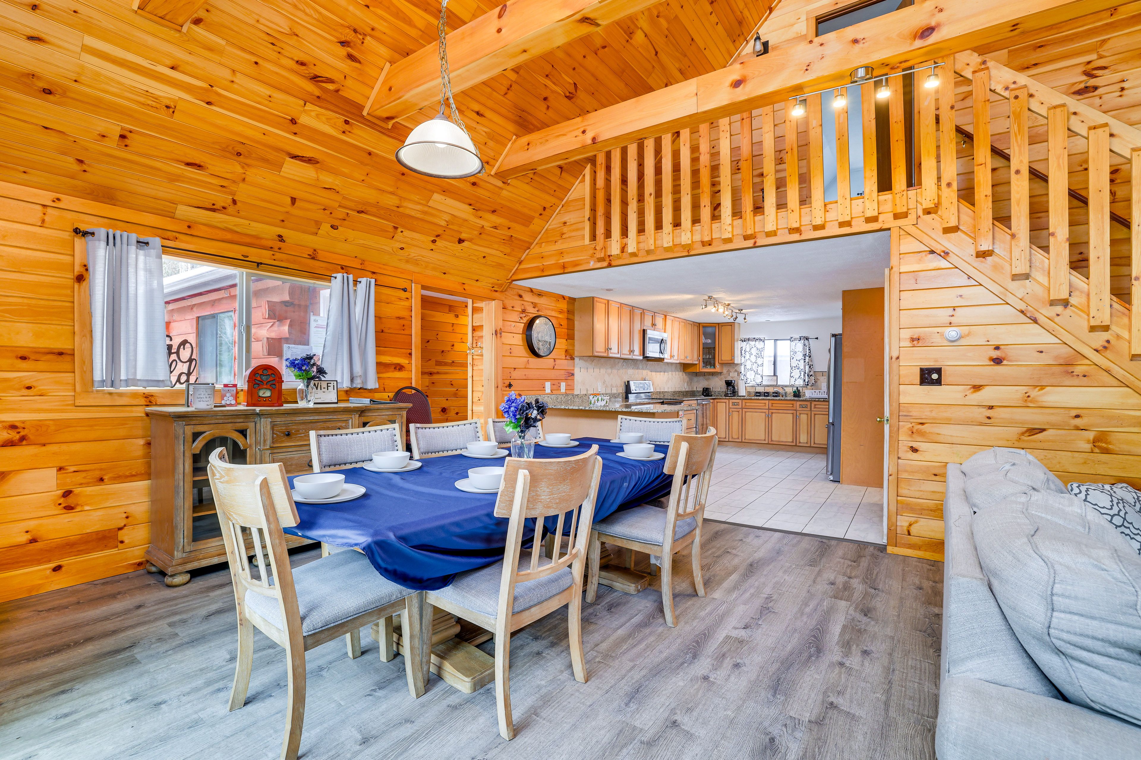 Dining Area | Dishware/Flatware Provided | 2nd Floor