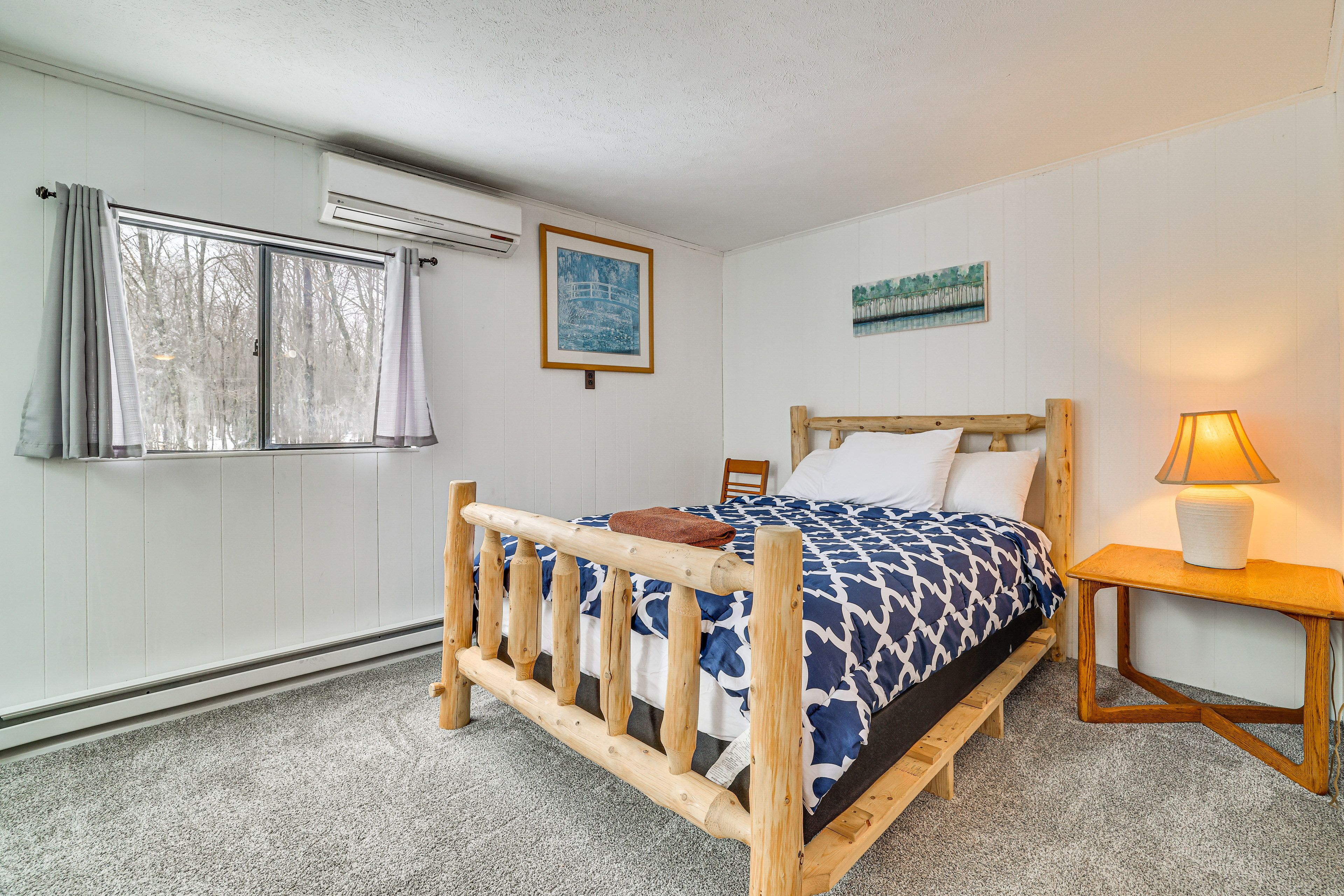 Bedroom 1 | Queen Bed | En-Suite Bathroom | 3rd Floor