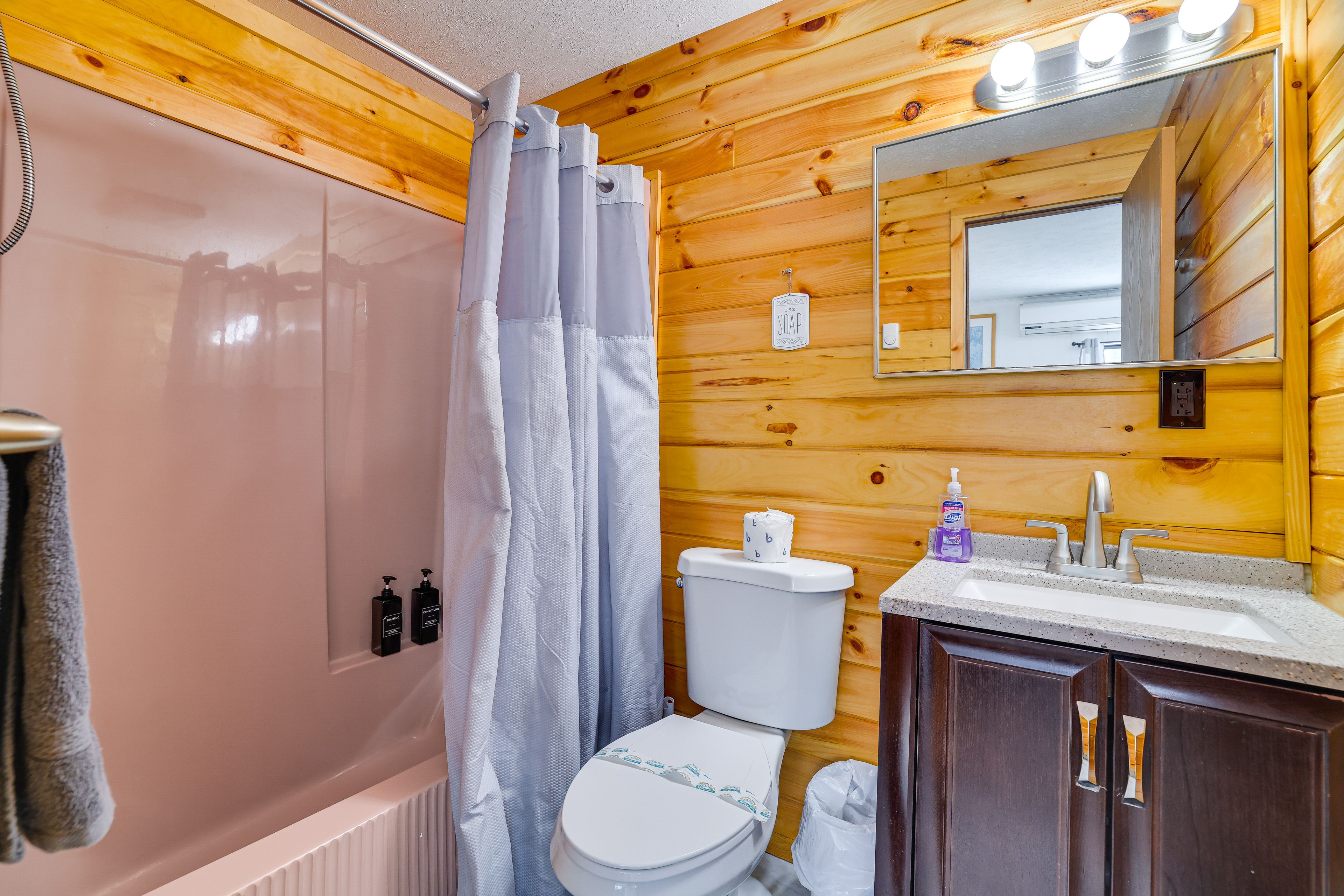 Full Bathroom | Towels Provided | 3rd Floor