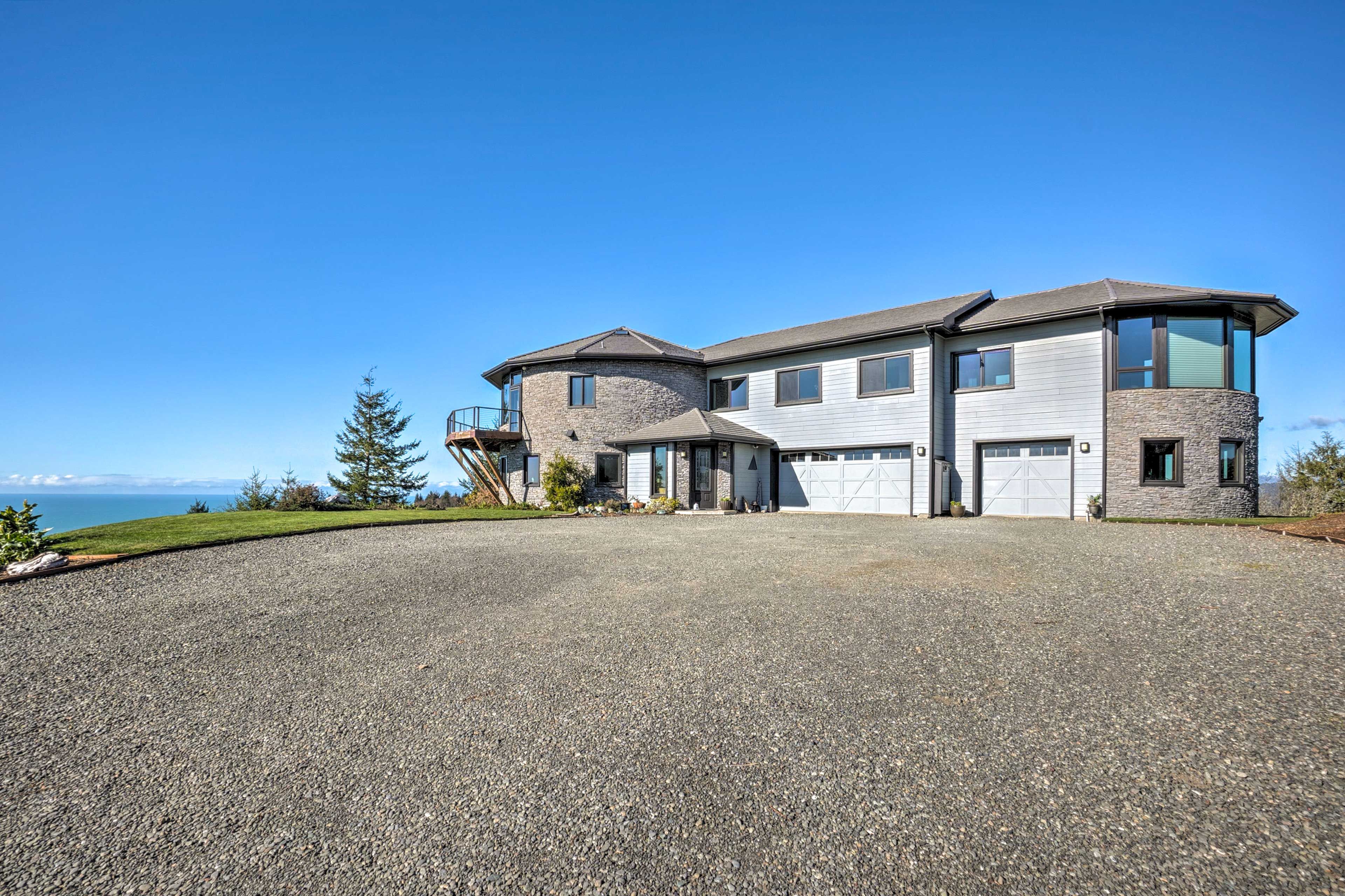 Parking | Ample Driveway Parking