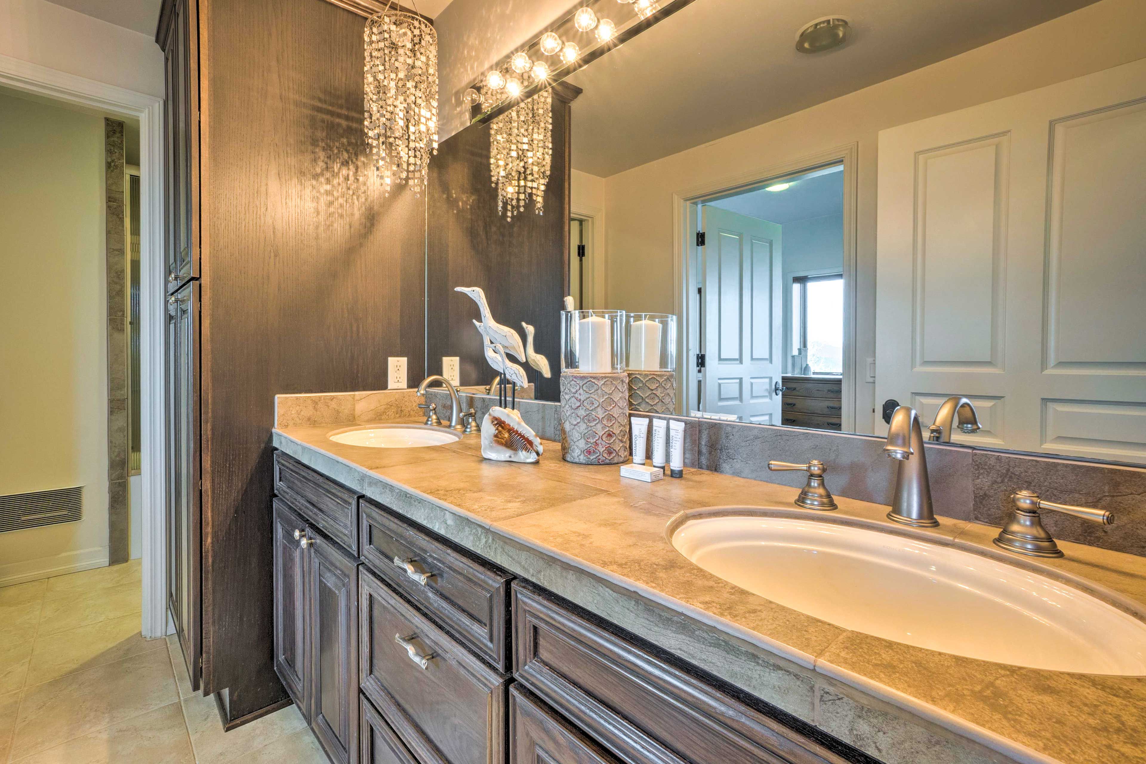 Full Bath | Complimentary Toiletries | Hair Dryer | Towels Provided