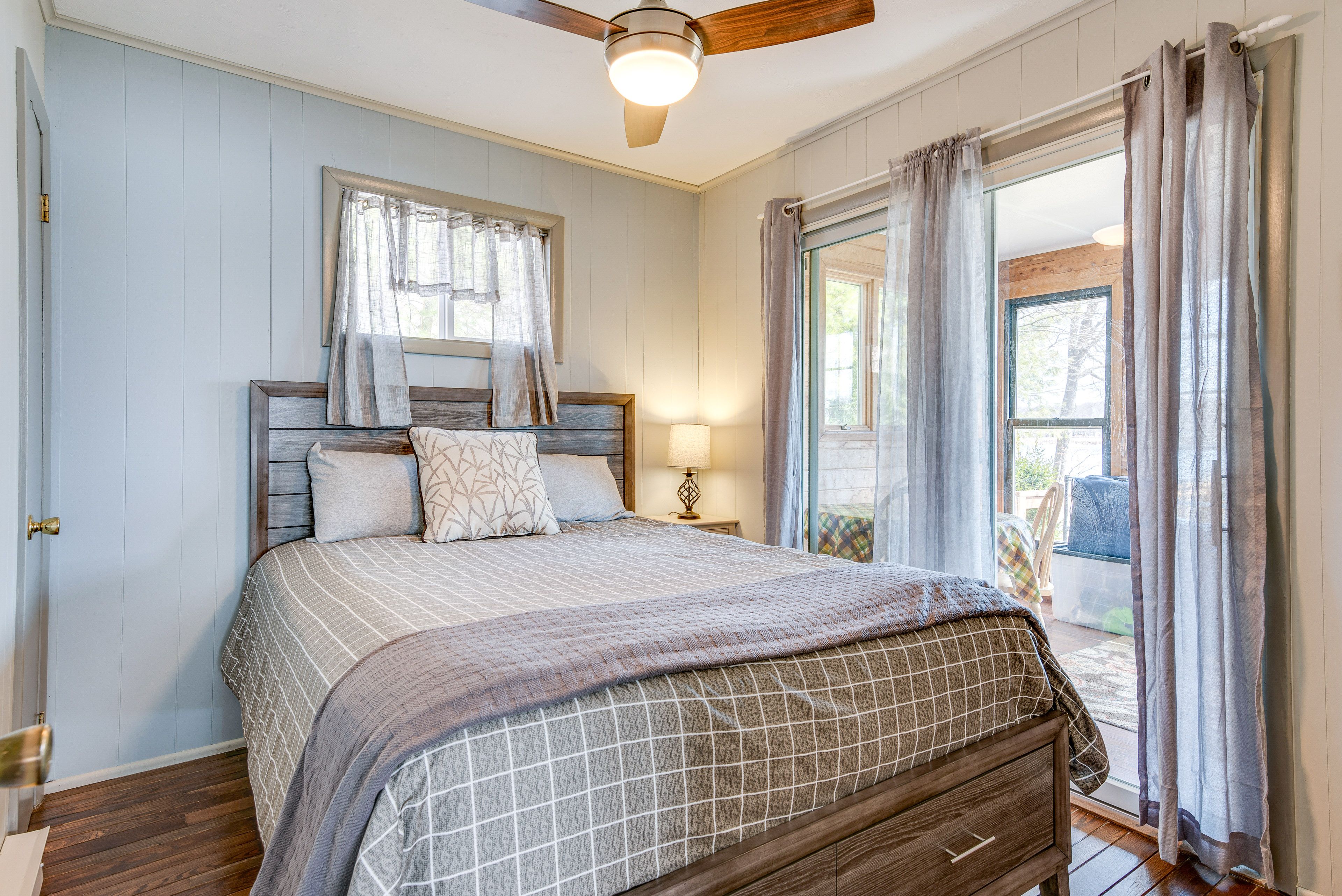 Bedroom 2 | 1st Floor | Queen Bed | Free WiFi
