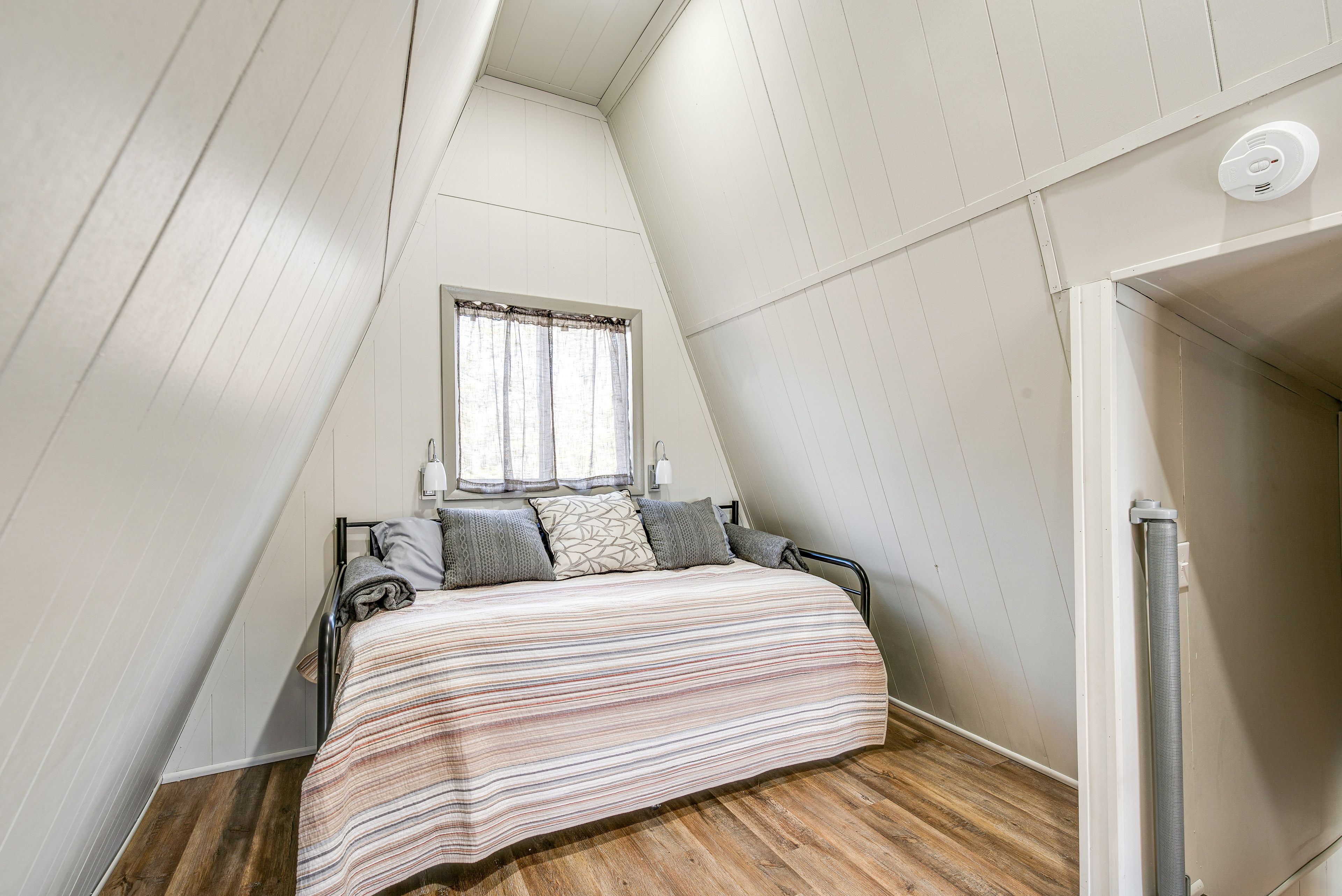 Loft | 2nd Floor | Twin Daybed | Twin Trundle Bed
