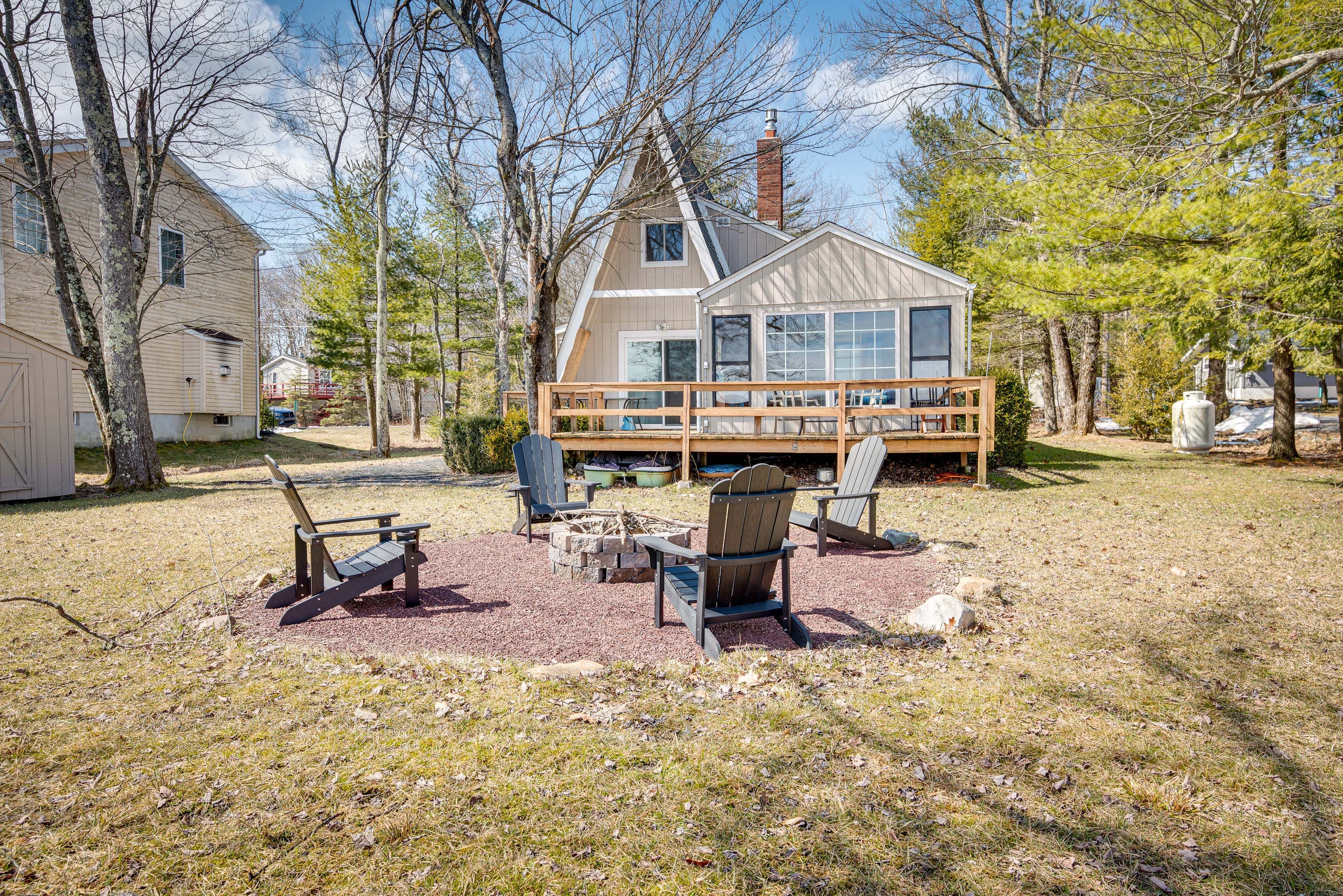 Pocono Summit Vacation Rental | 2BR | 2BA | 840 Sq Ft | Half Step to Enter