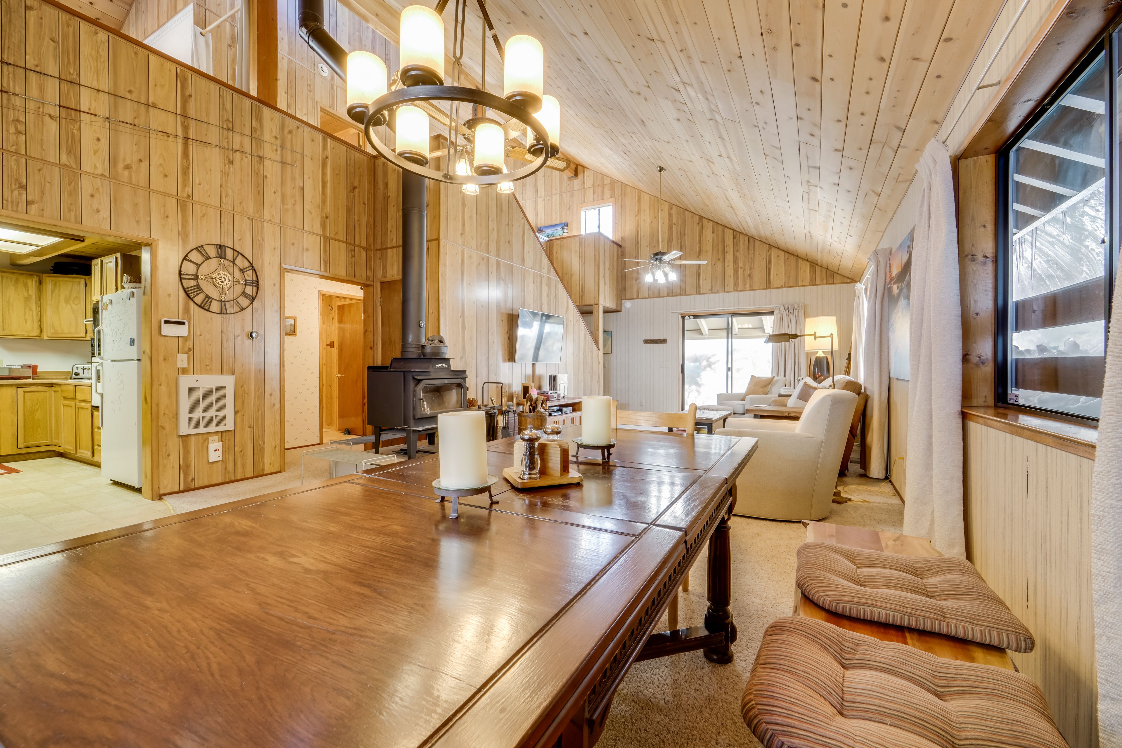 Dining Area | Dishware & Flatware