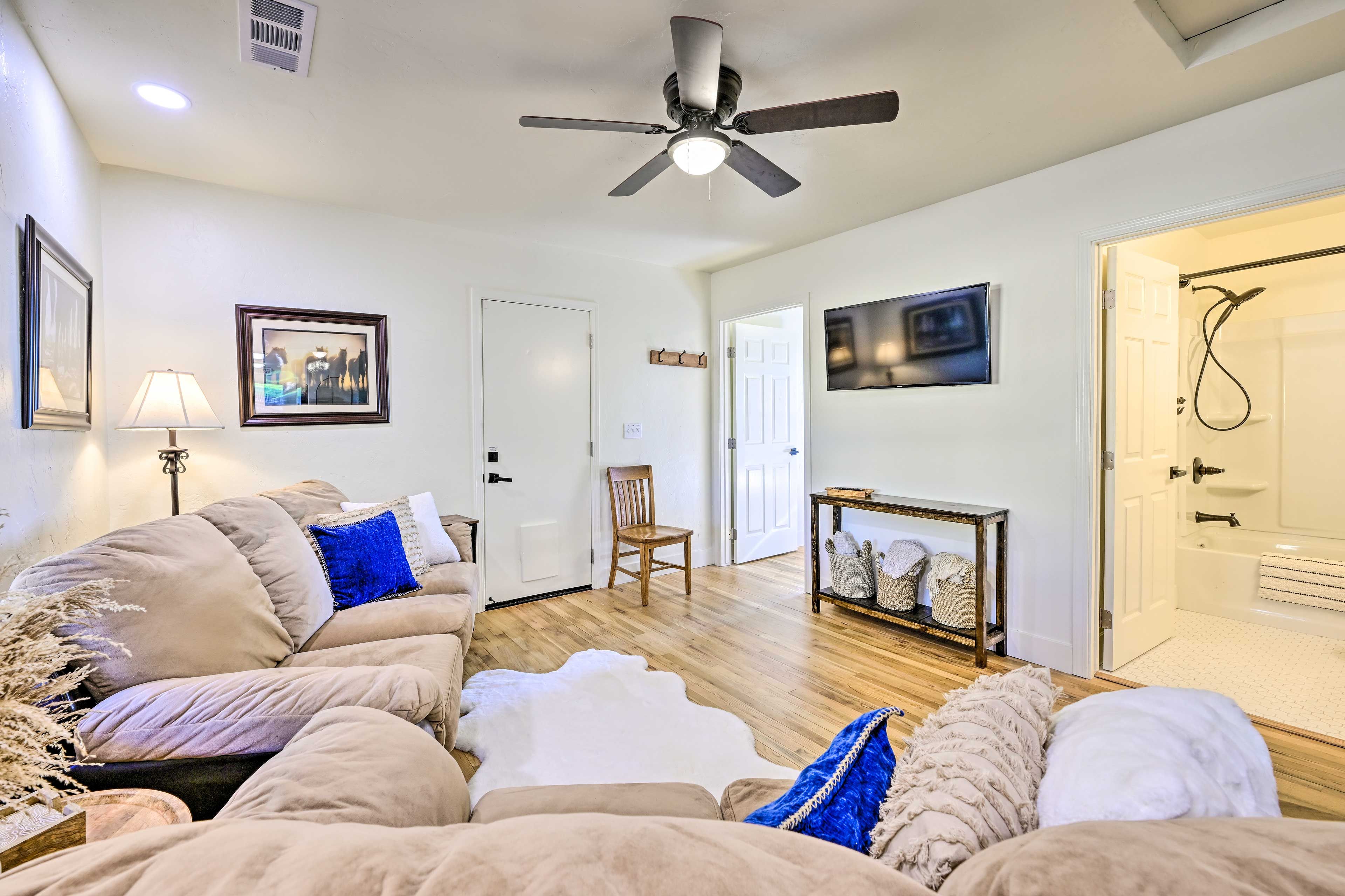 Living Room | Main Level | Smart TV | Free WiFi