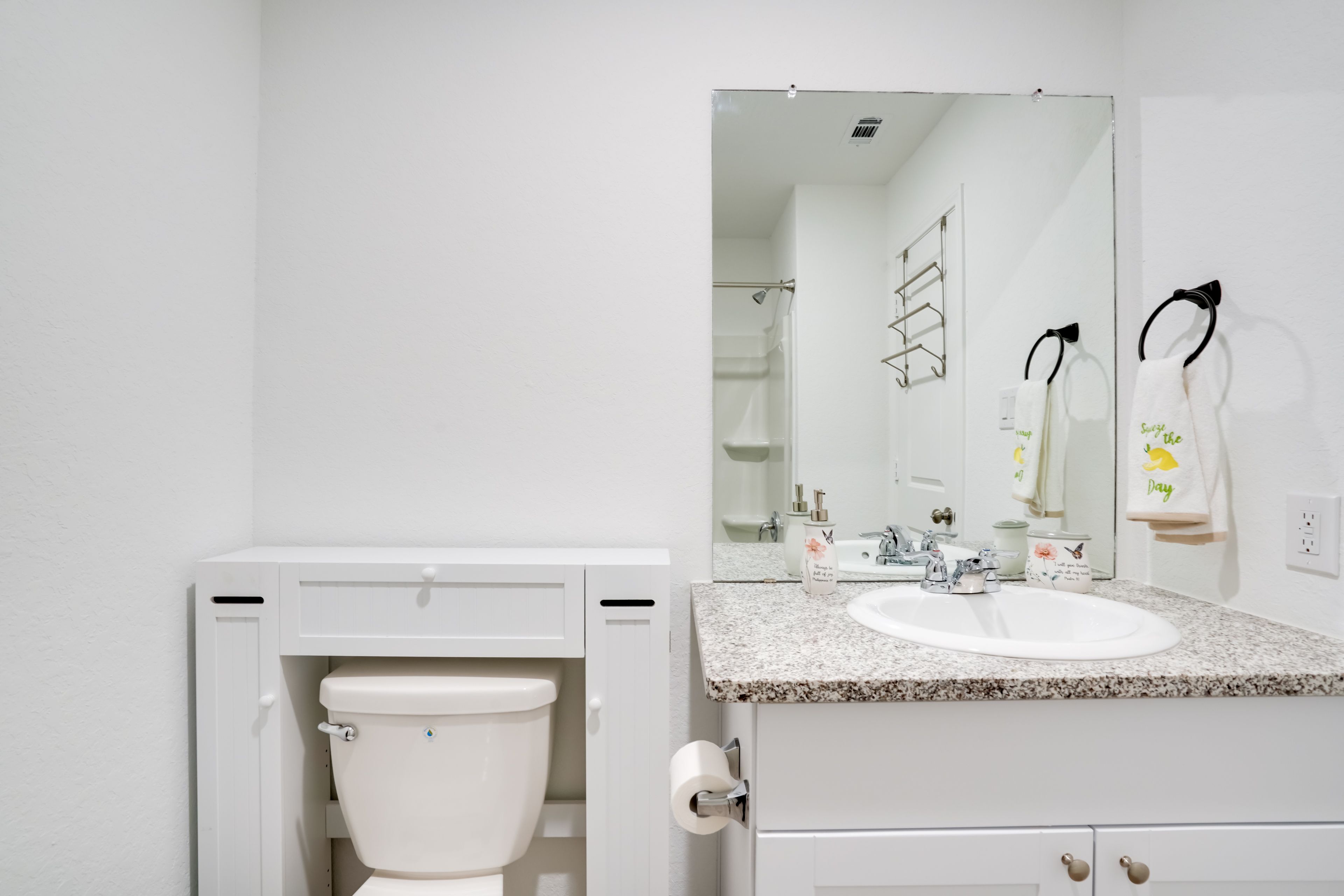 Full Bathroom | Shower/Tub Combo