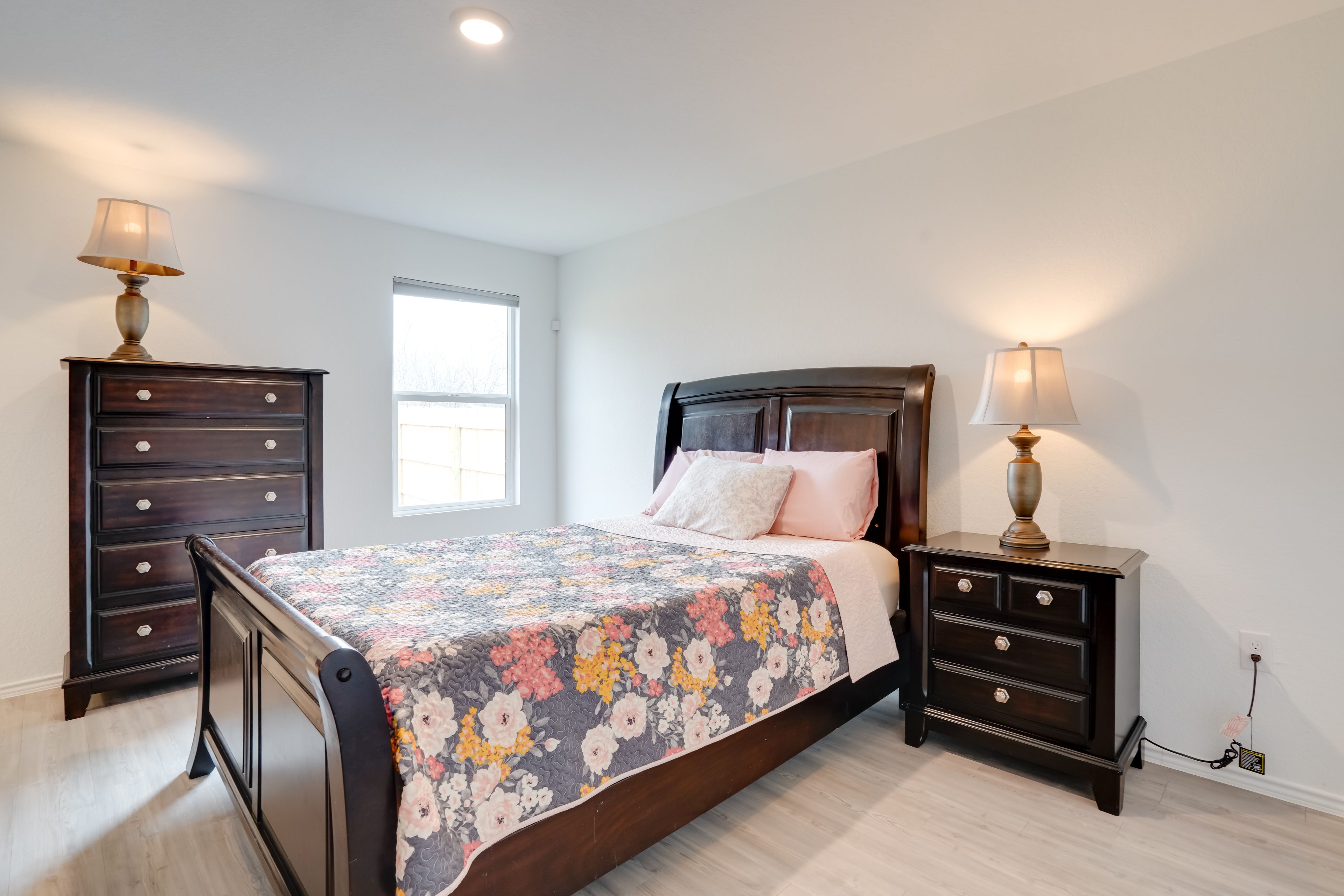 Bedroom 1 | Queen Bed | Smart TV | Walk-In Closet | En-Suite Bathroom