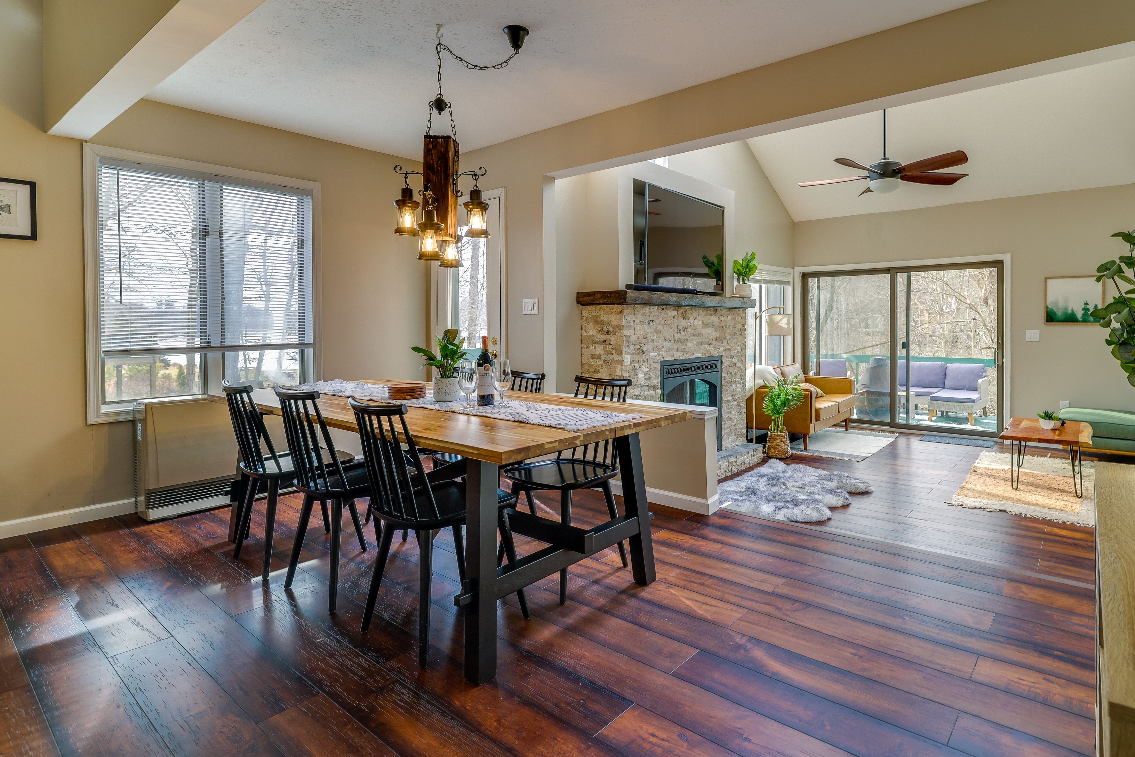 Dining Area | Dishware/Flatware Provided