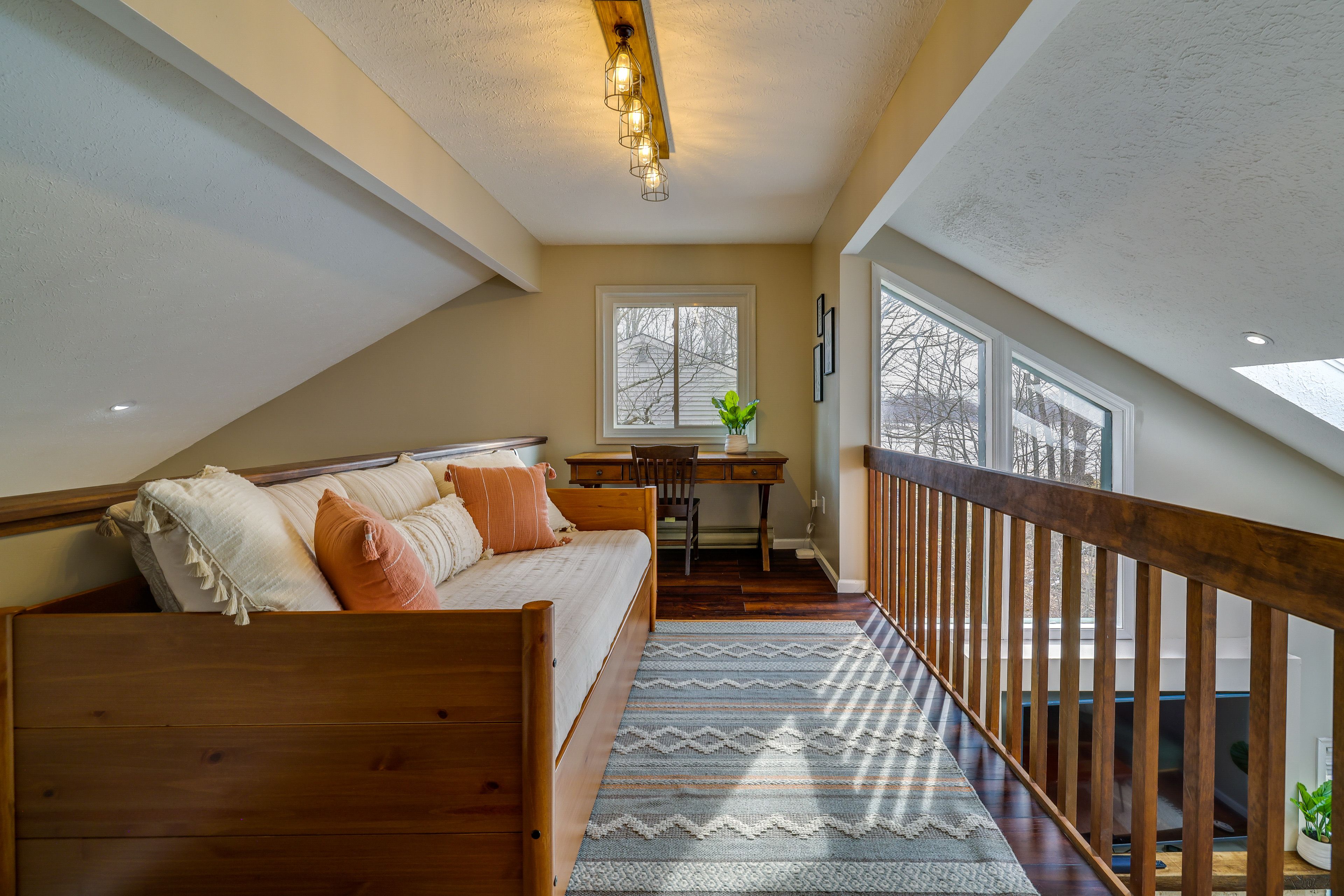 Loft | Twin Daybed w/ Twin Trundle | Laptop-Friendly Workspace