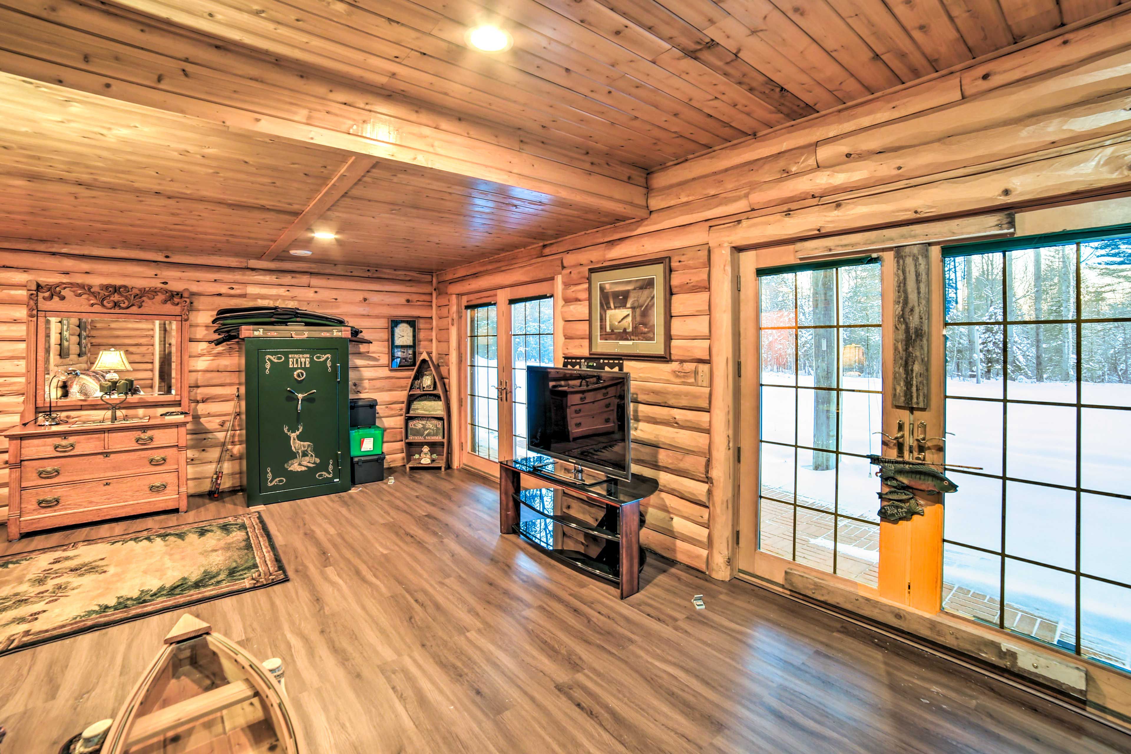 Lower Level | Smart TV | Full Bed