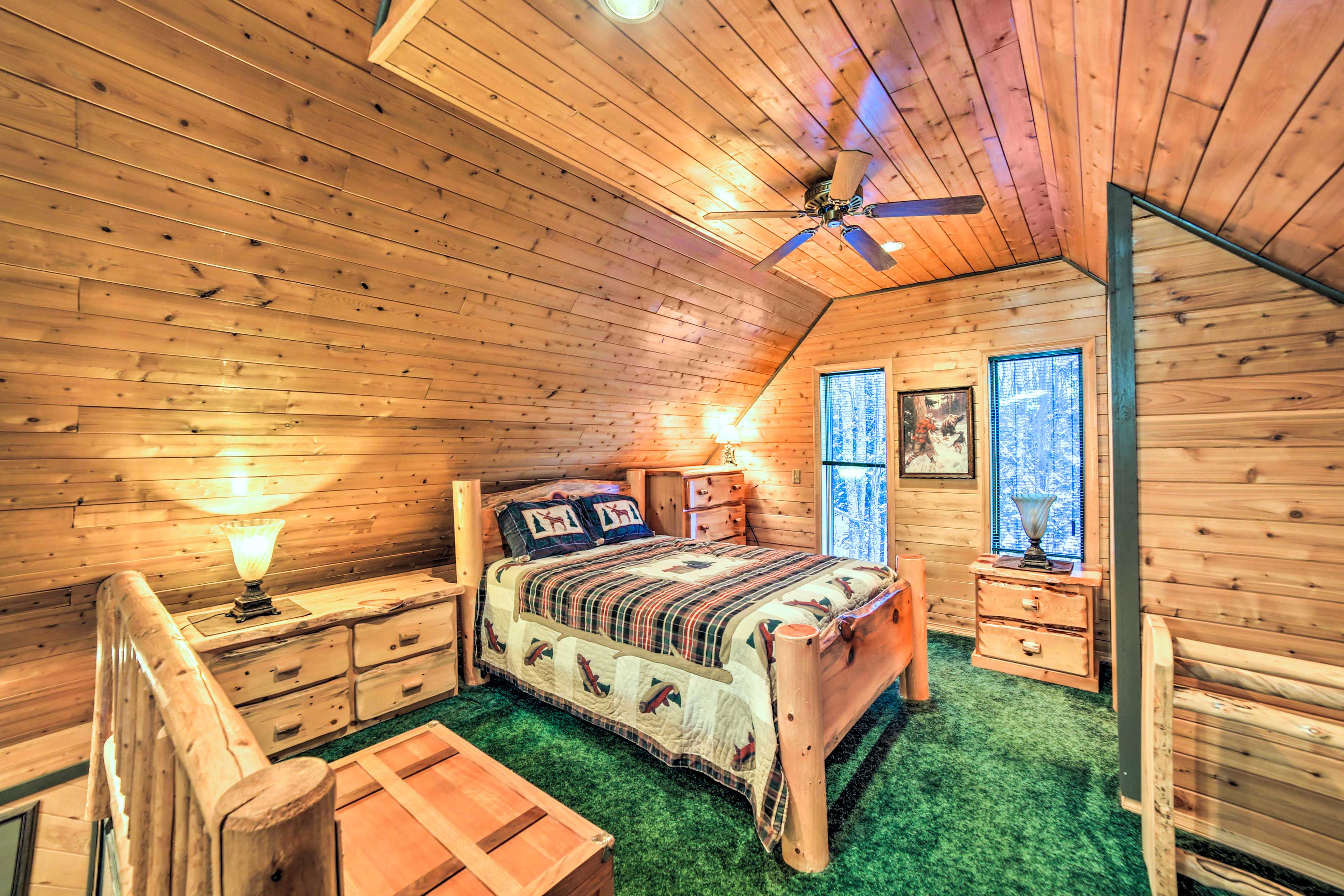 Loft | Queen Bed | Upper Level
