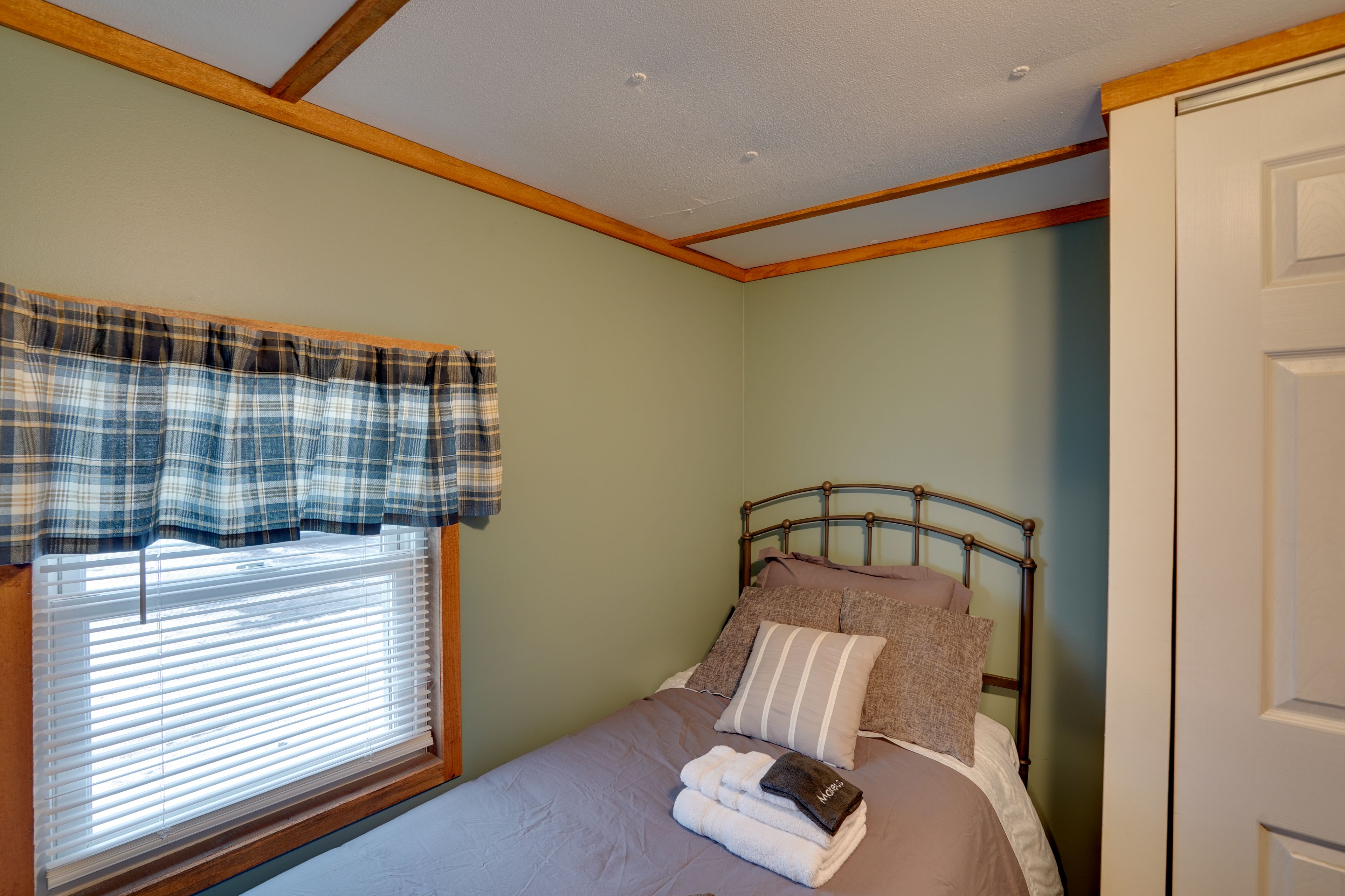 Bedroom 2 | Twin Bed