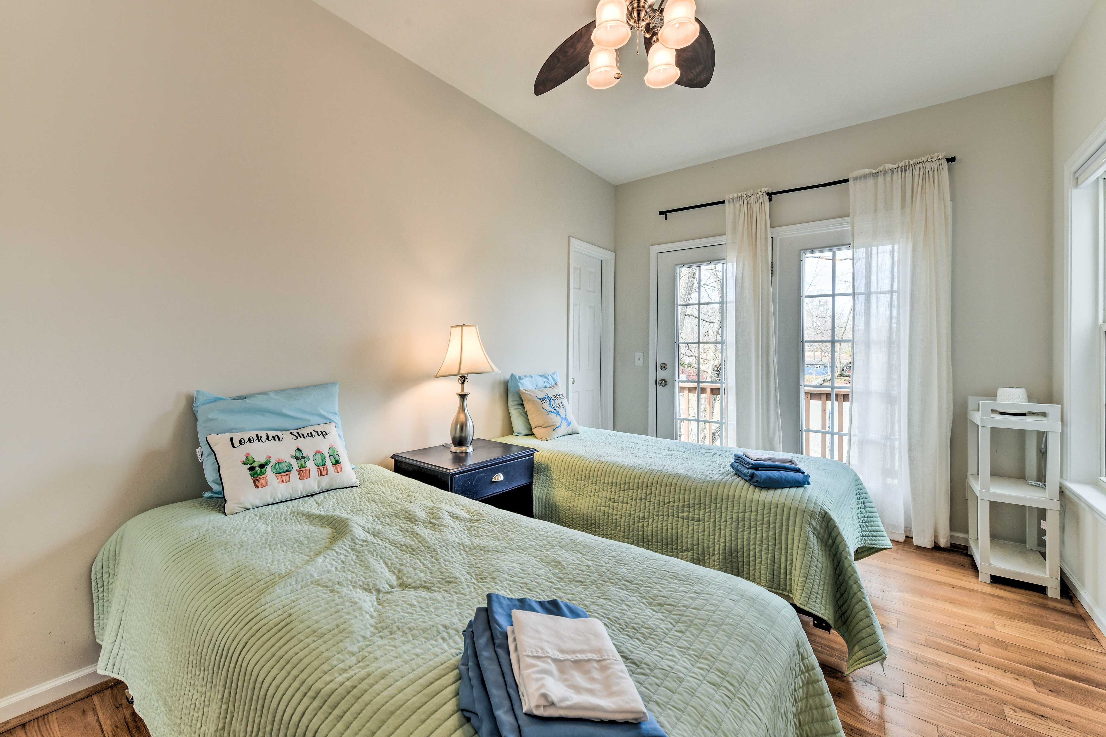 Bedroom 3 | 2nd Floor | 2 Twin Beds | Smart TV | Deck Access