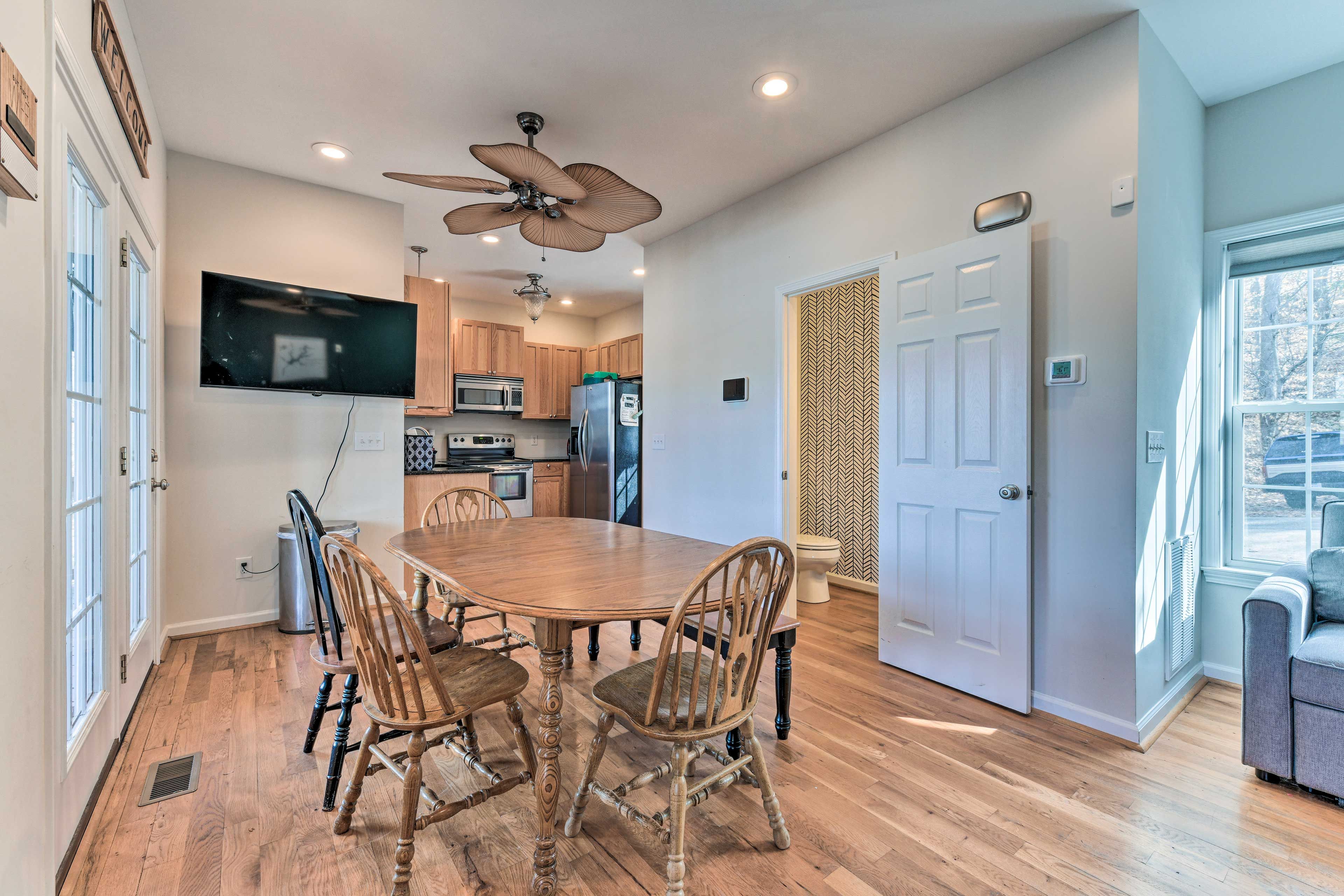 Dining Area | Smart TV | Deck Access