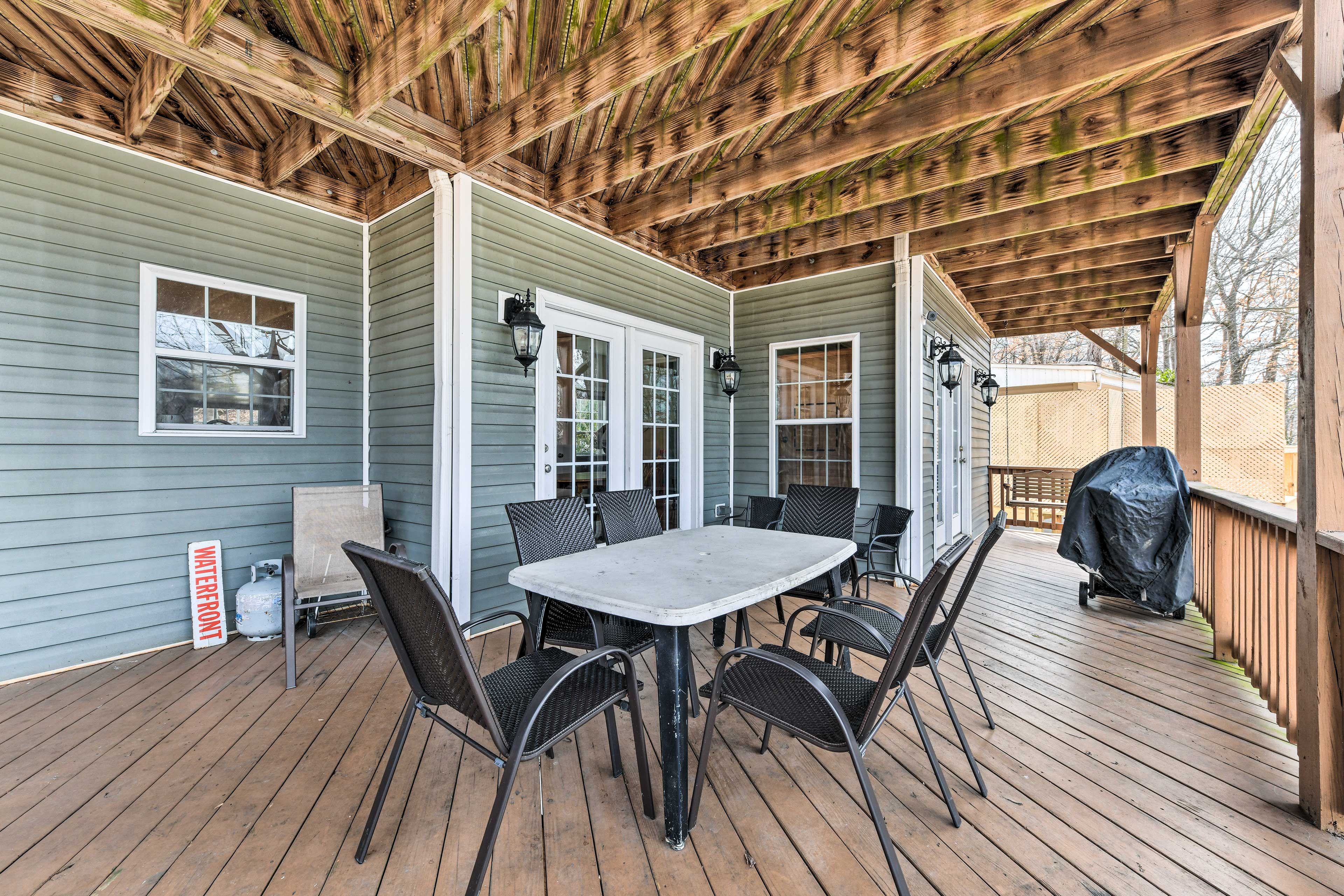 1st-Floor Deck | Gas Grill