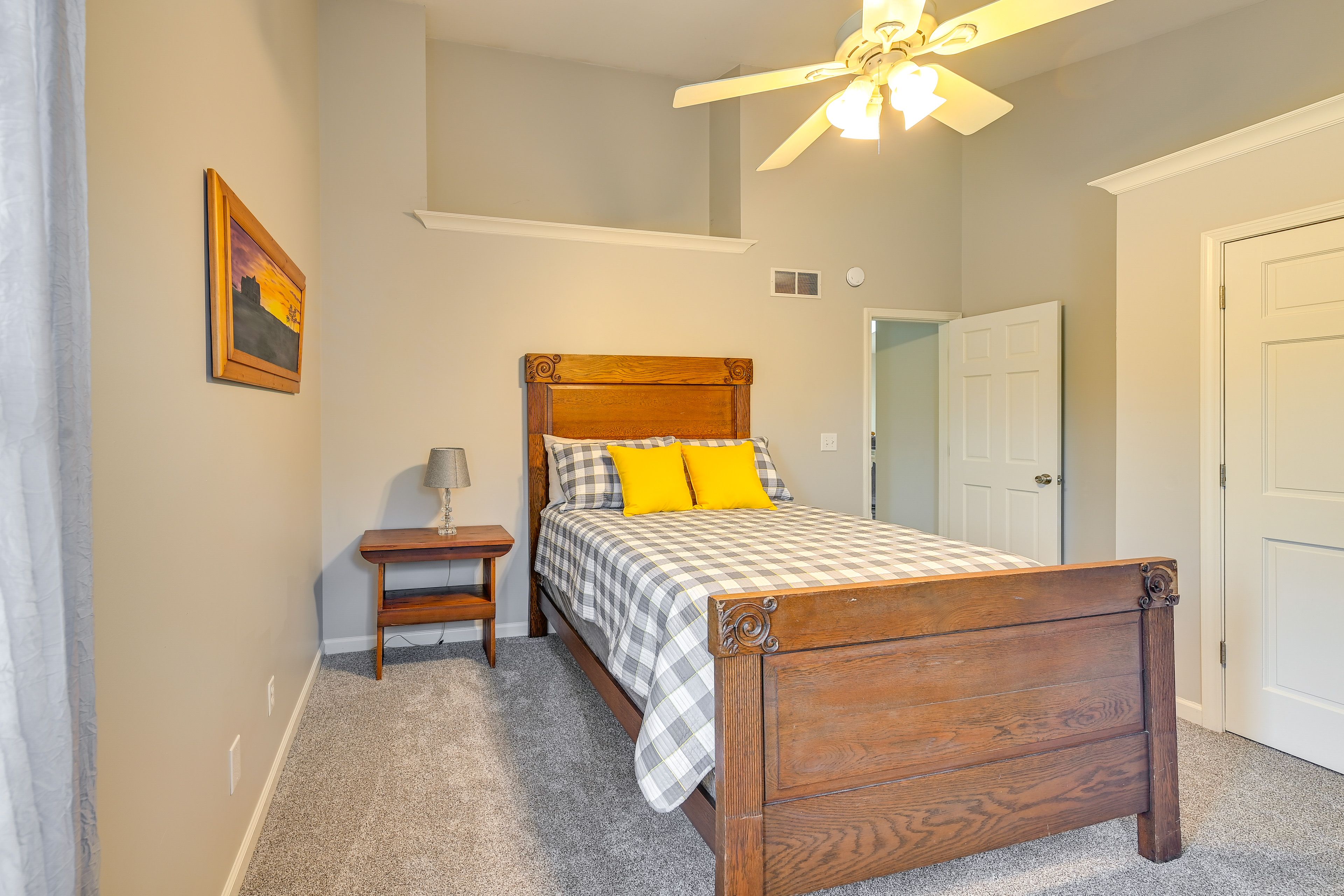 Bedroom 2 | Queen Bed