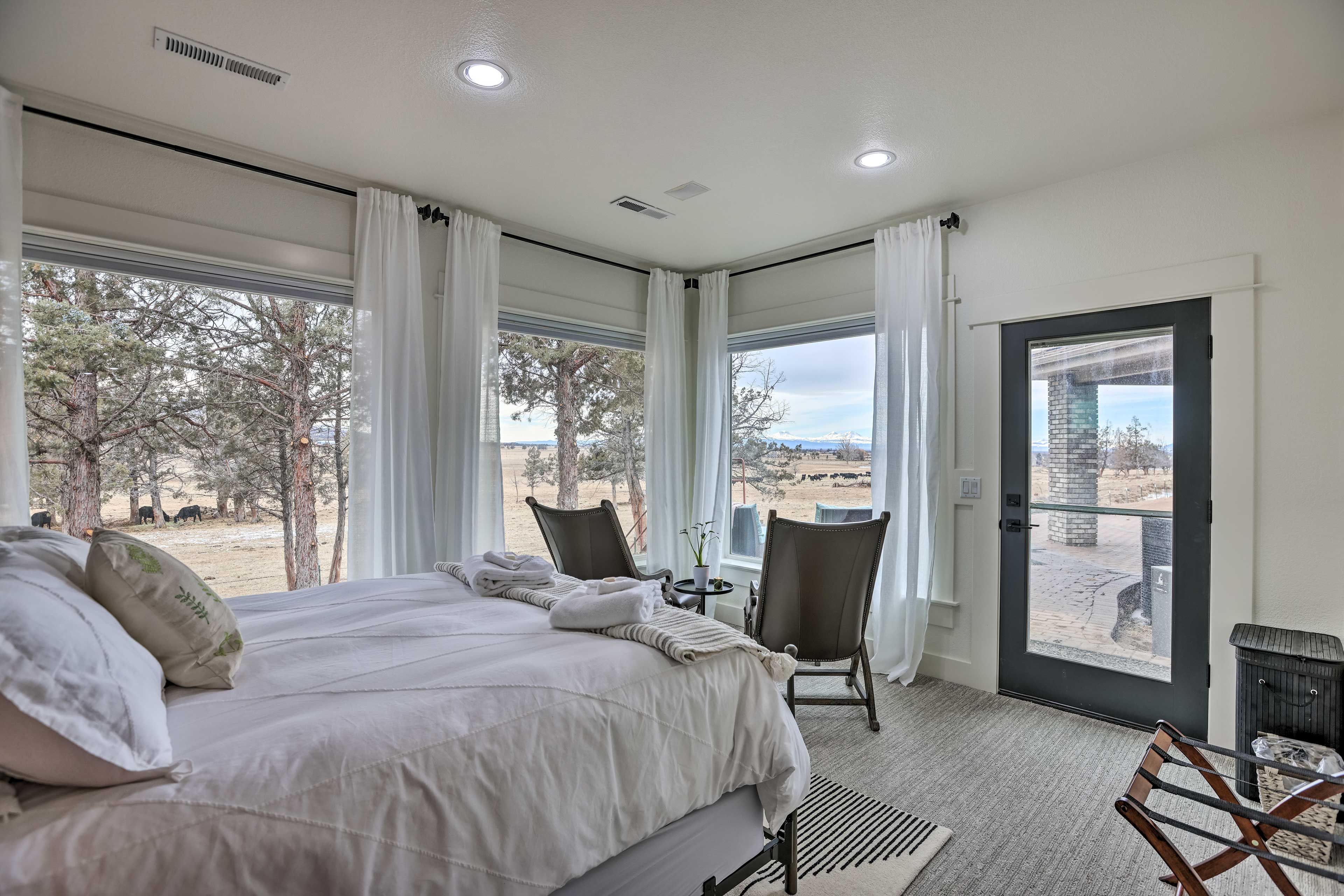 Bedroom 2 | Queen Bed