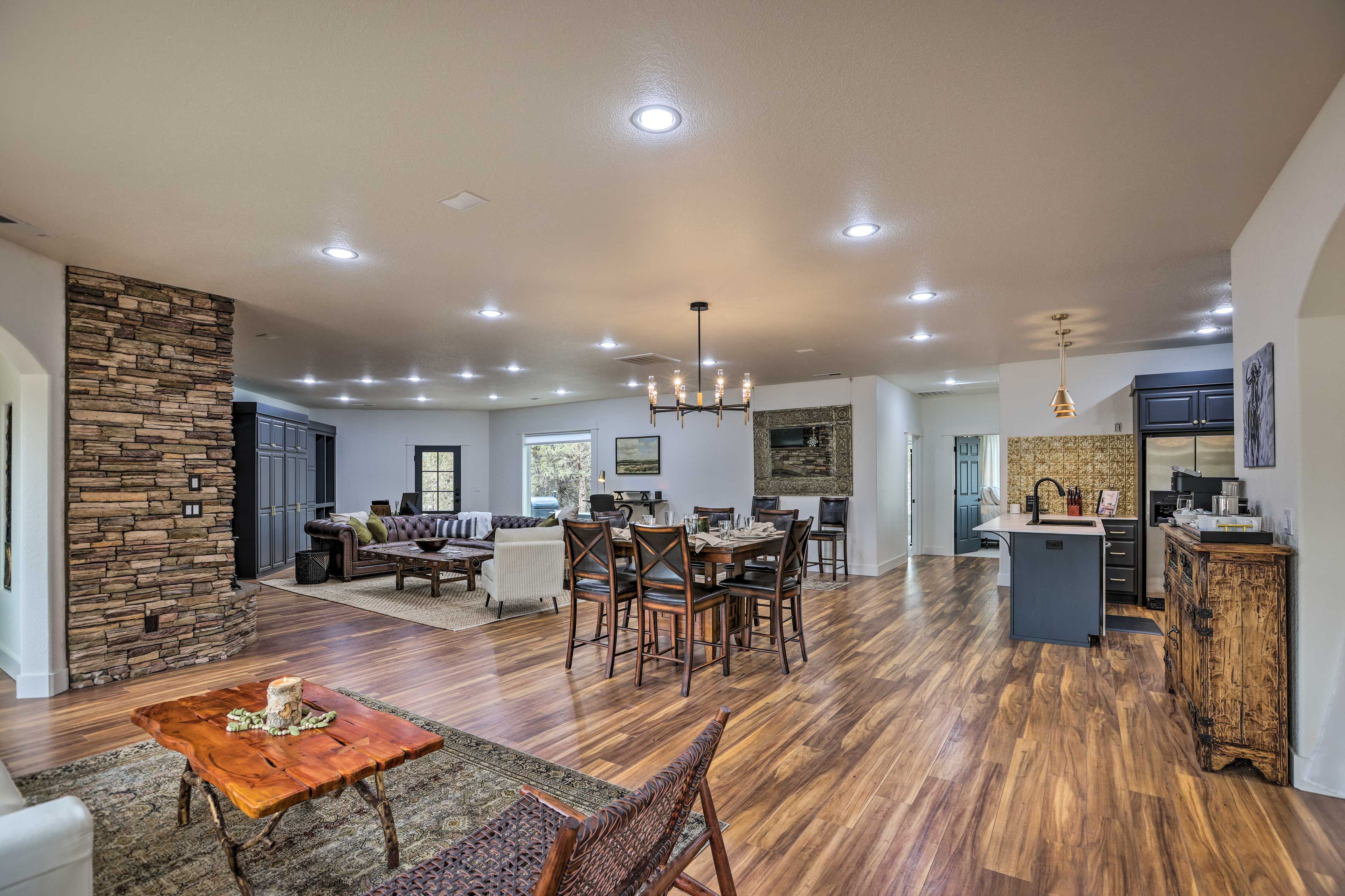 Dining Area | Dishware & Flatware Provided