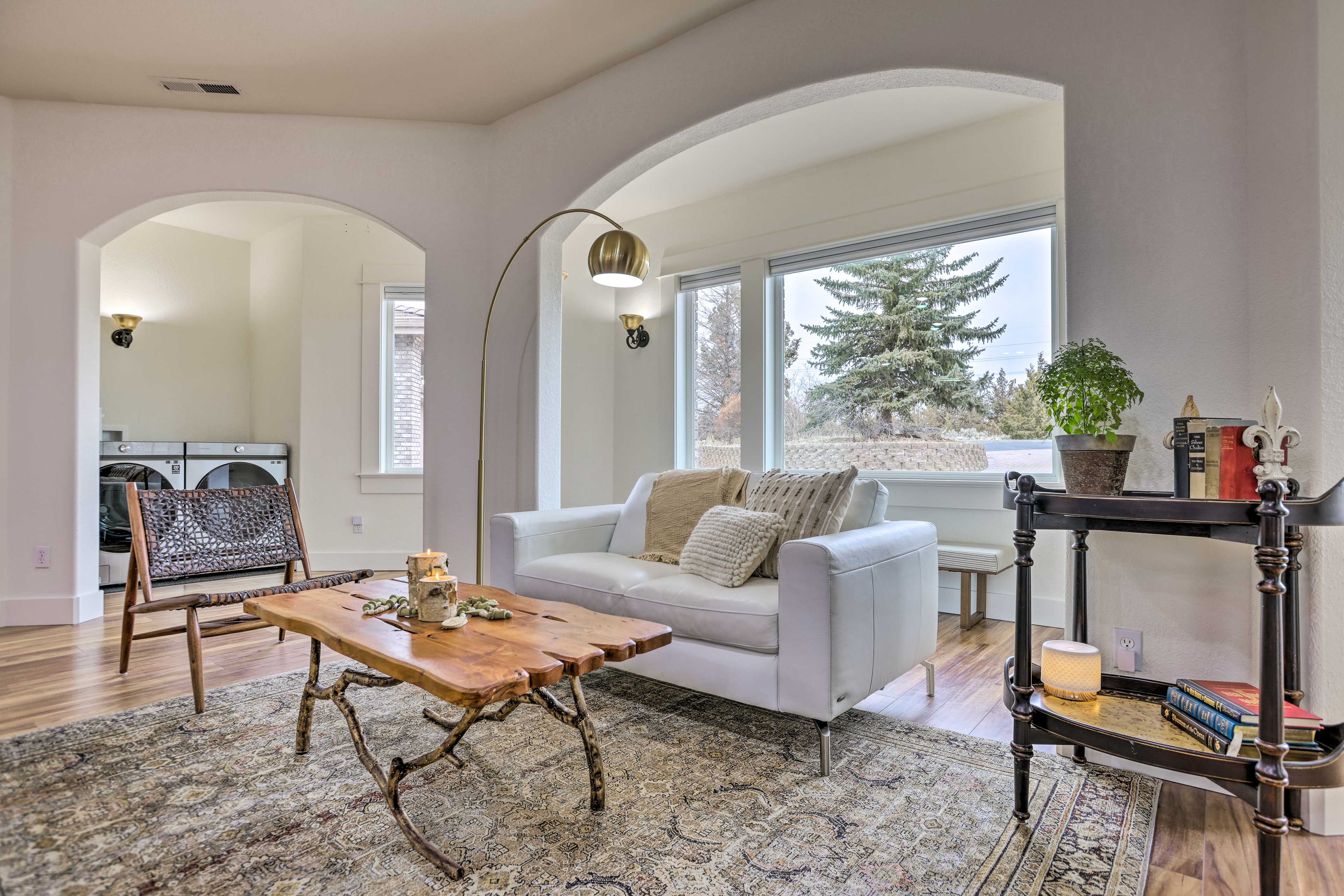 Lounge Area | In-Unit Laundry