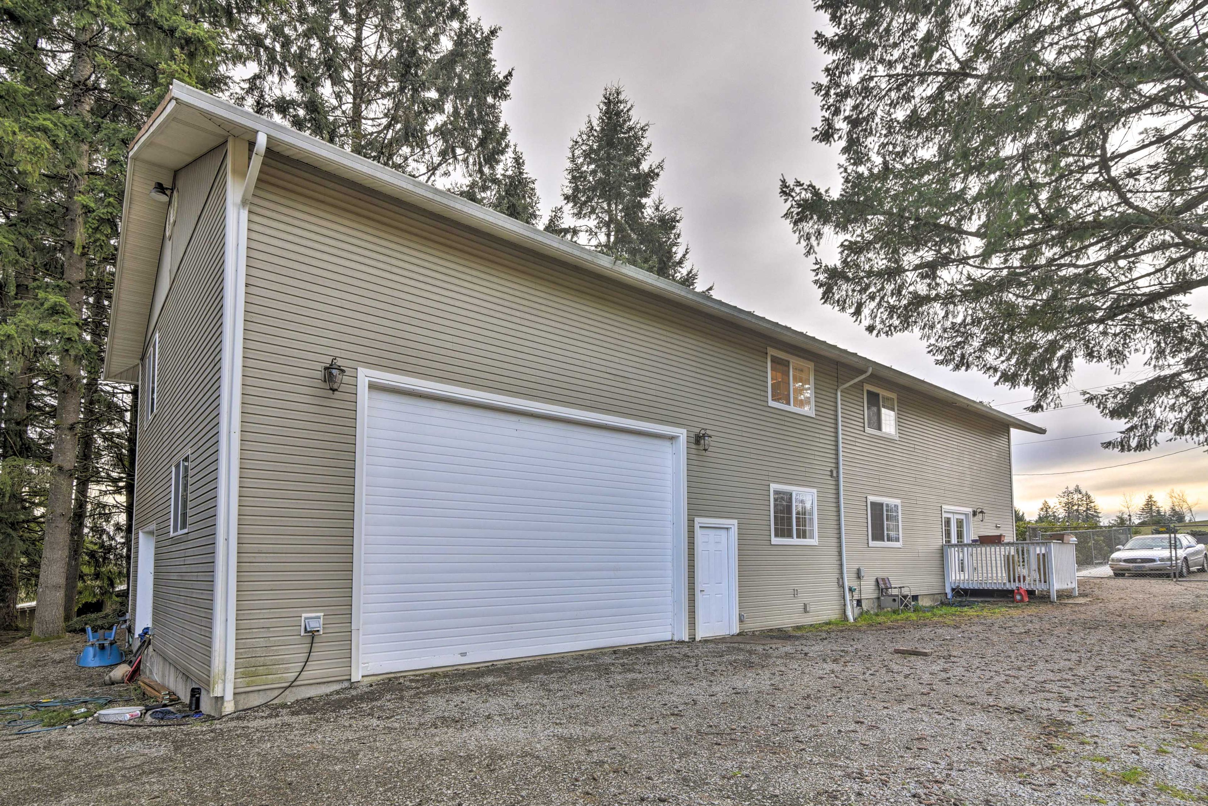 Parking | Driveway (10 Vehicles)