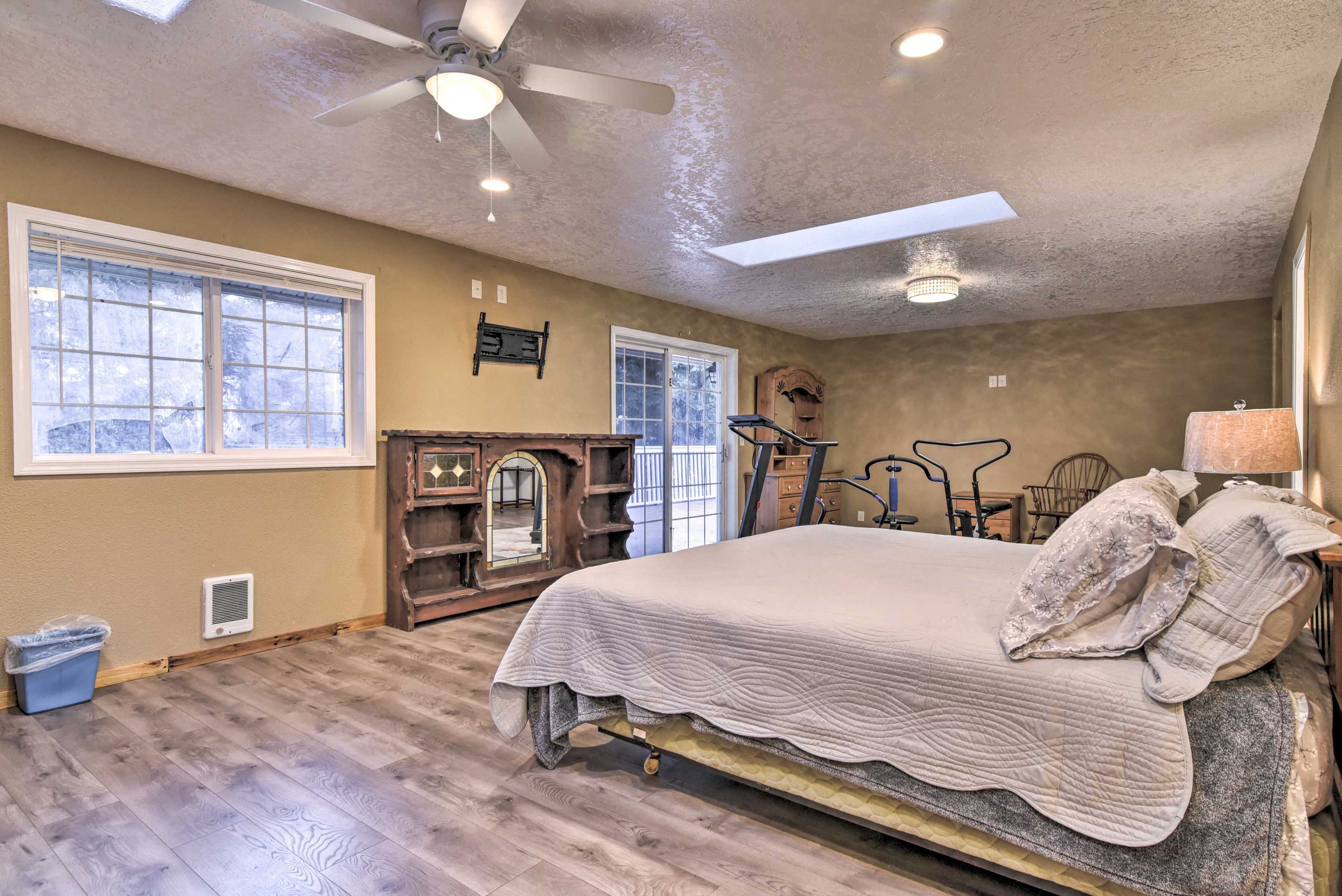 Bedroom 1 | King Bed