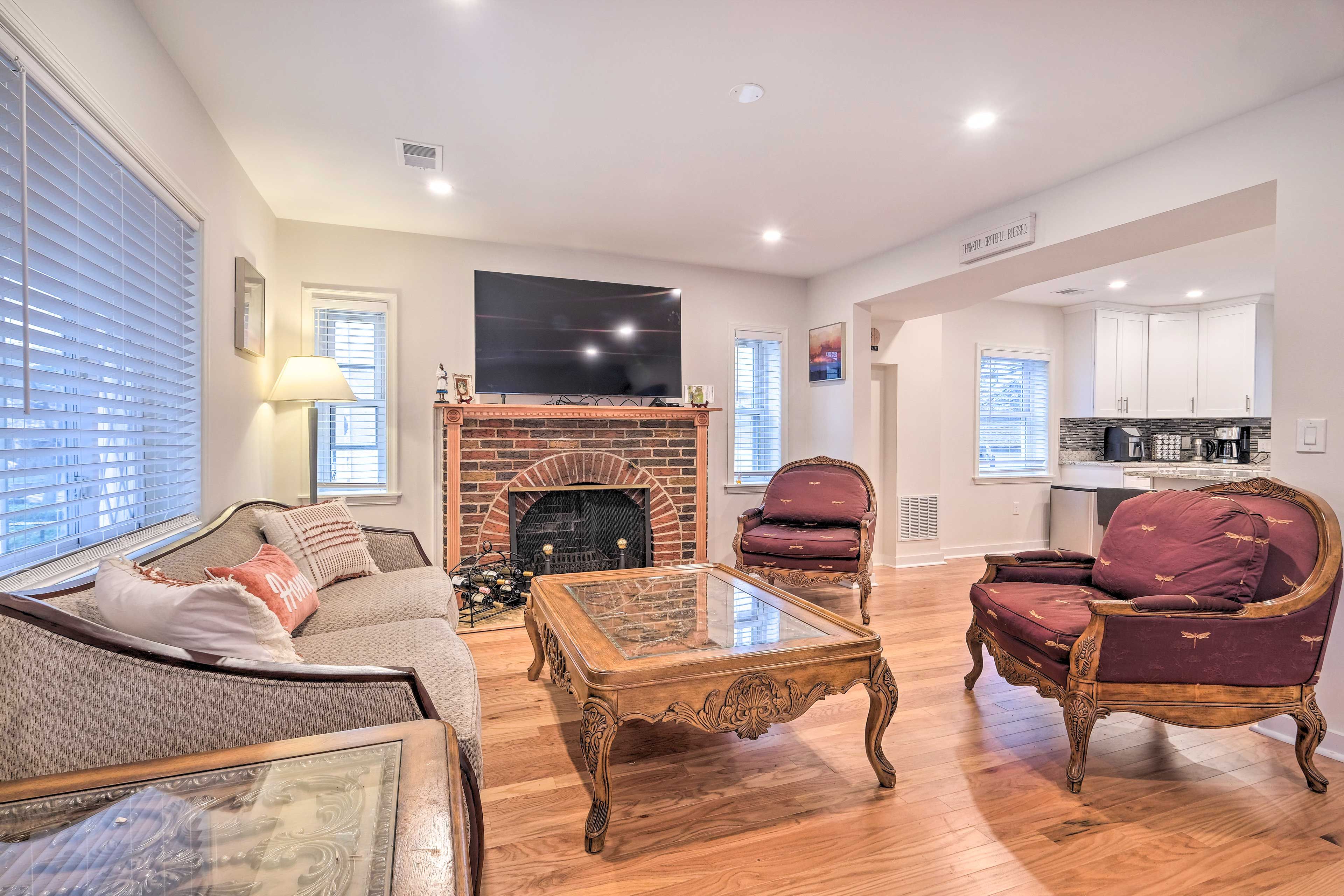 Living Room | Free WiFi | Smart TV w/ Cable