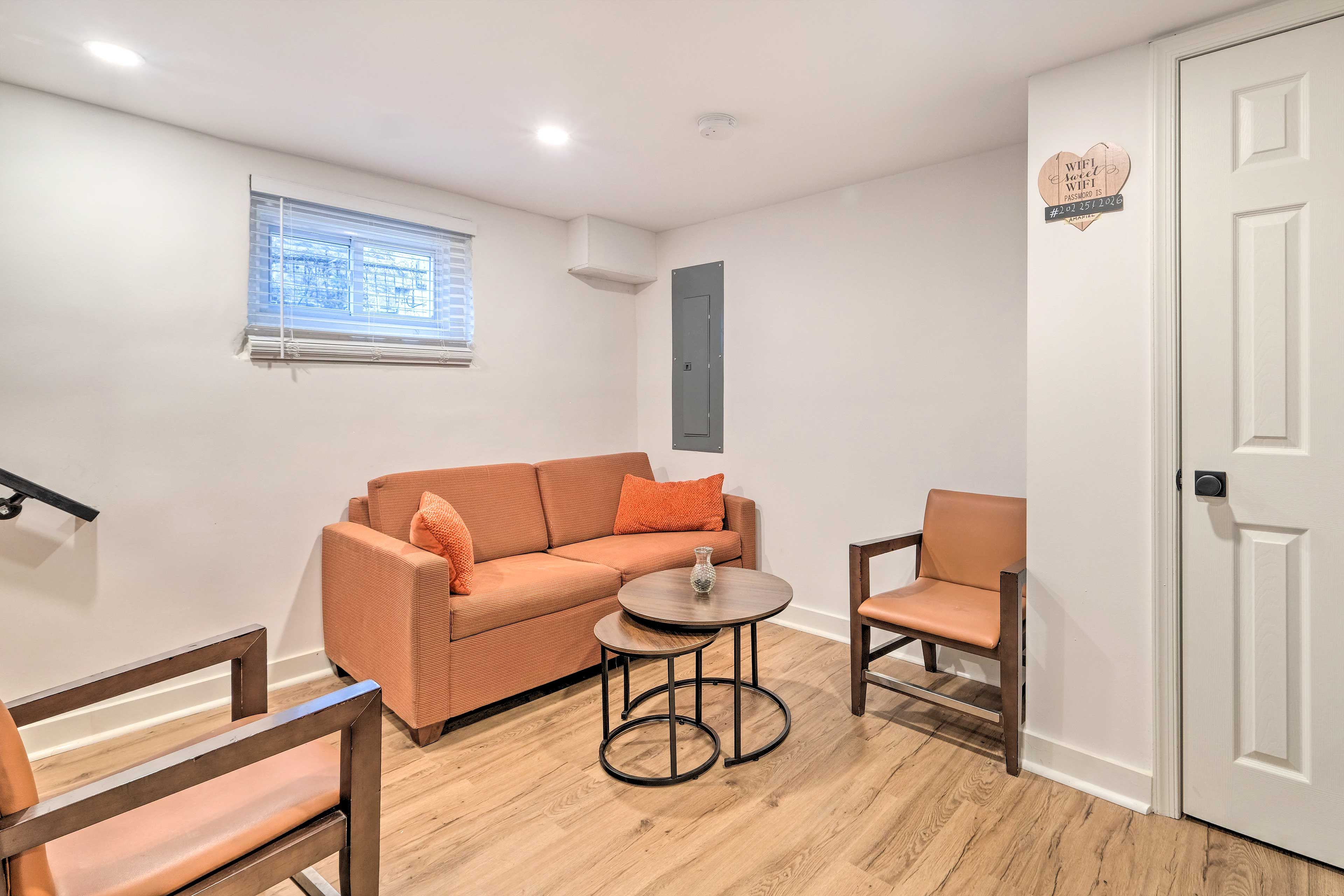 Living Room | Free WiFi | Smart TV w/ Cable