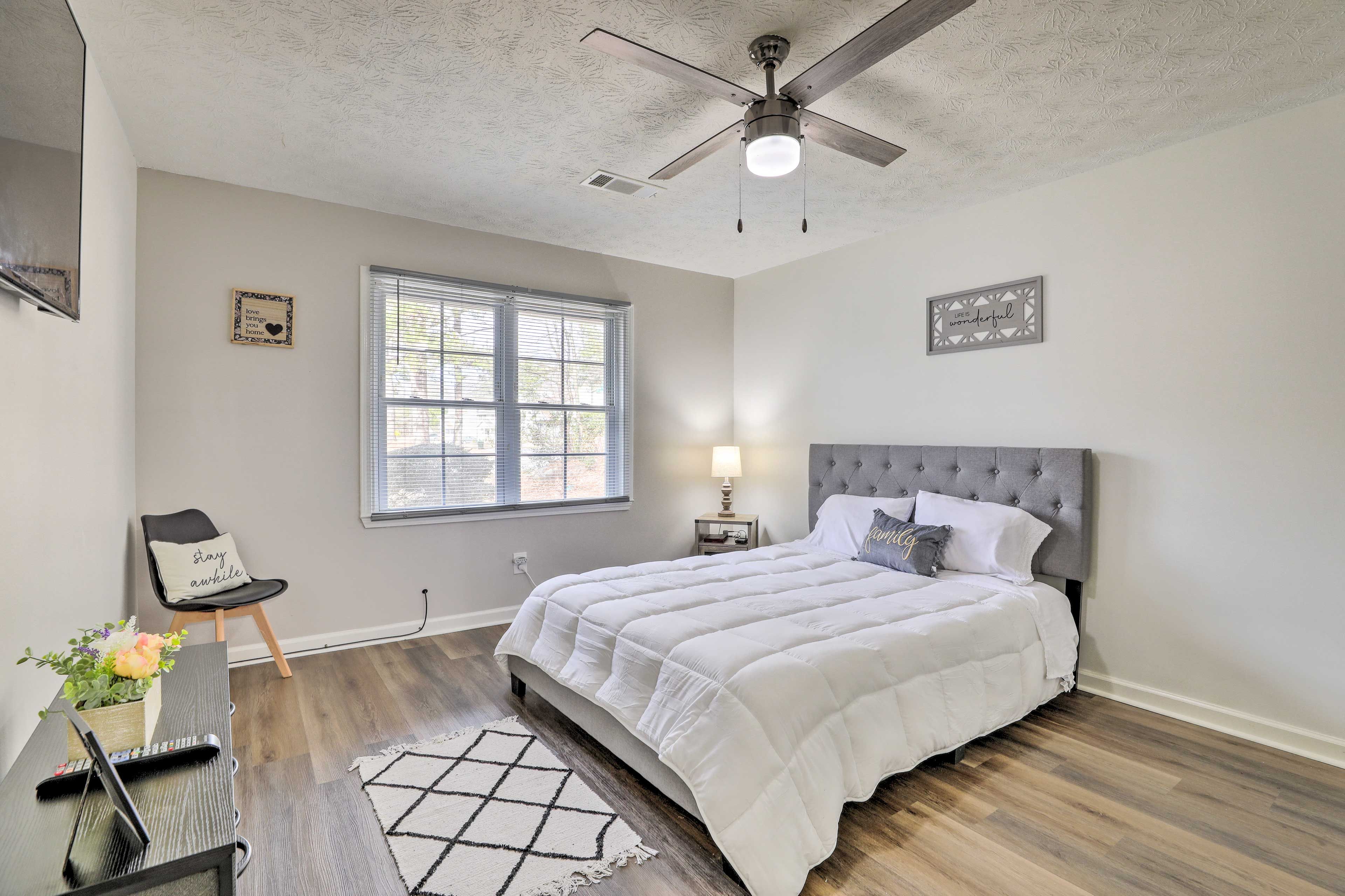 Bedroom 1 | Queen Bed | Smart TV | Closet | Seating | Linens Provided