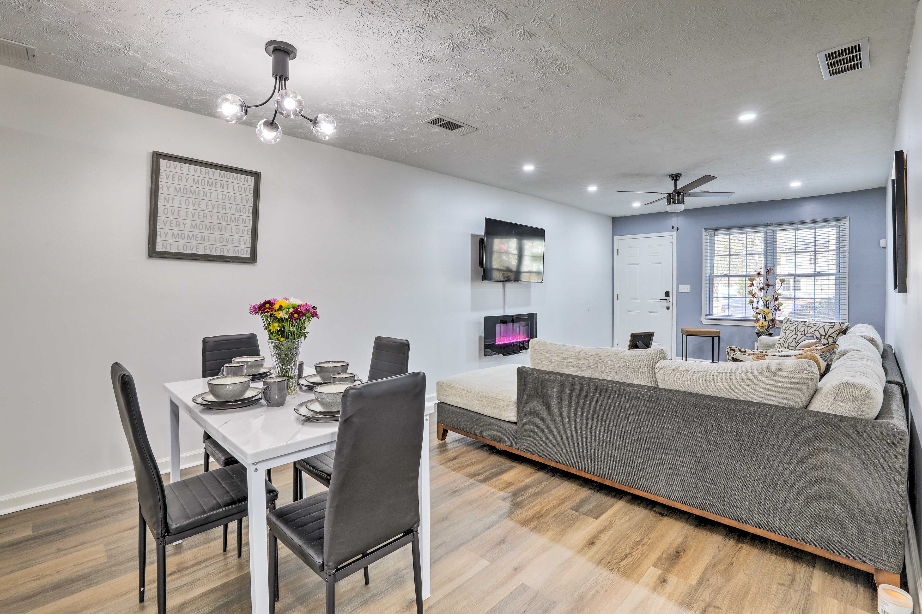 Dining Area | Dining Table | Dishware/Flatware