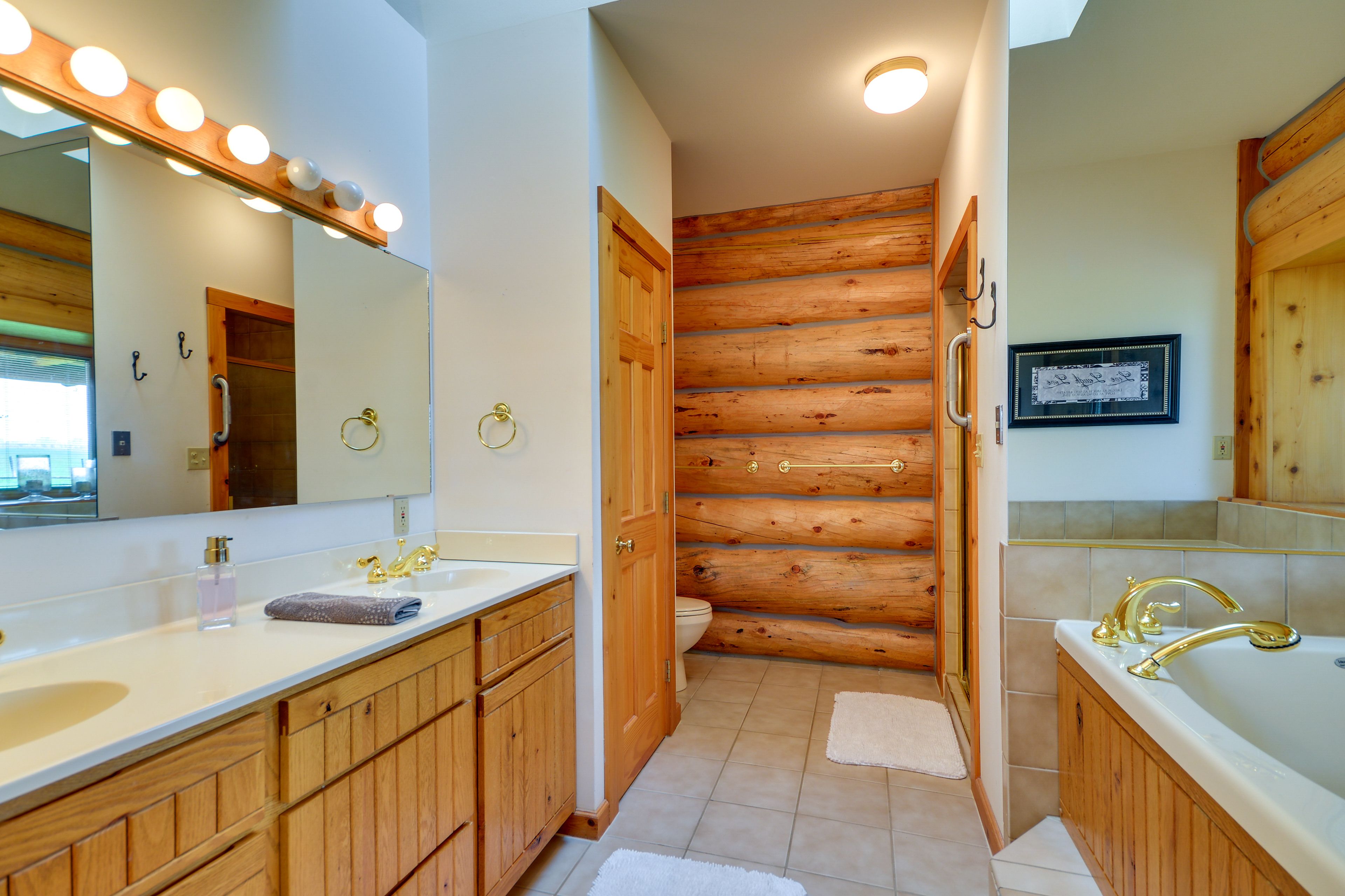 En-Suite Bathroom