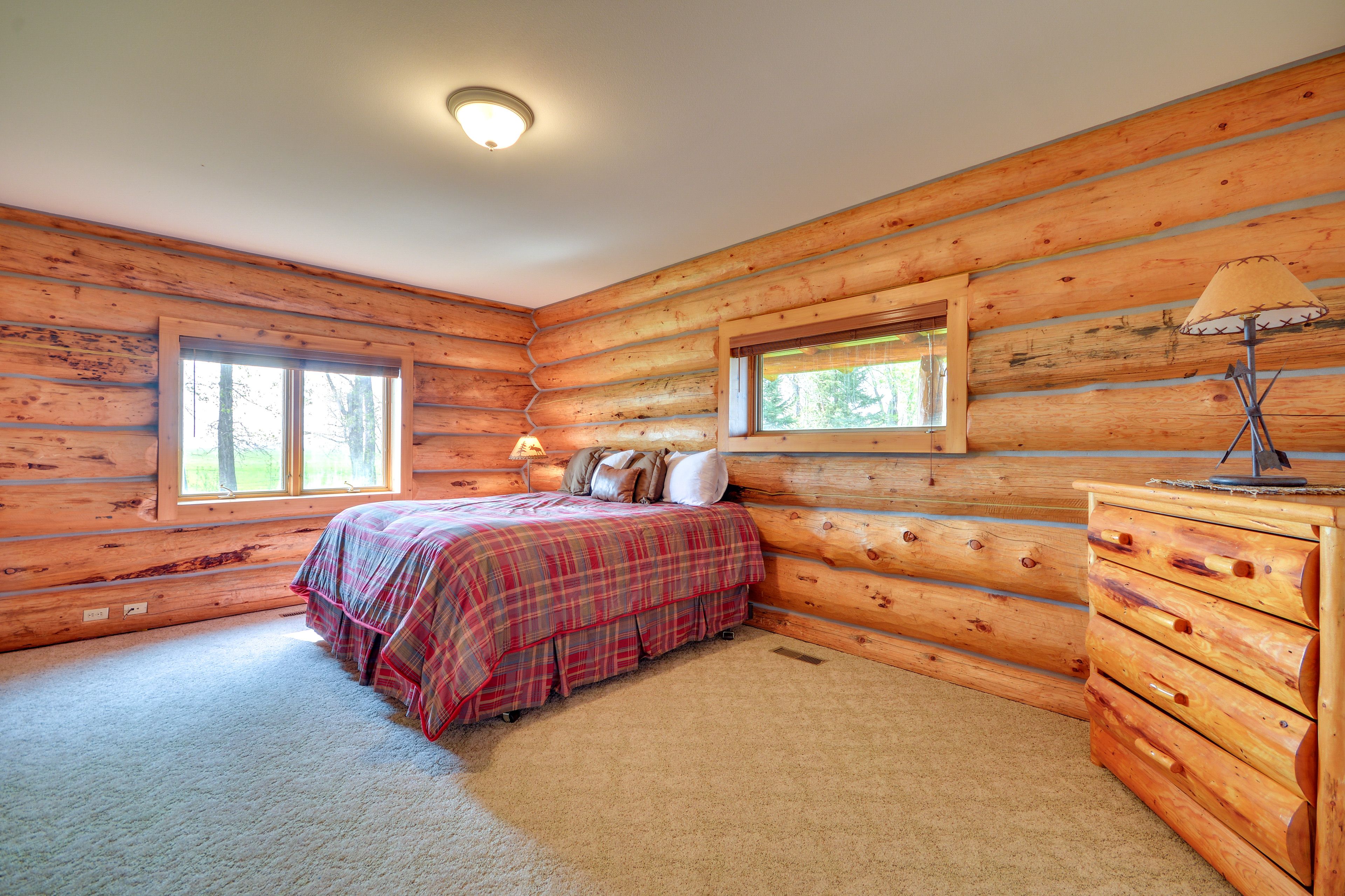 Bedroom 1 | King Bed | En-Suite Bathroom | Linens Provided