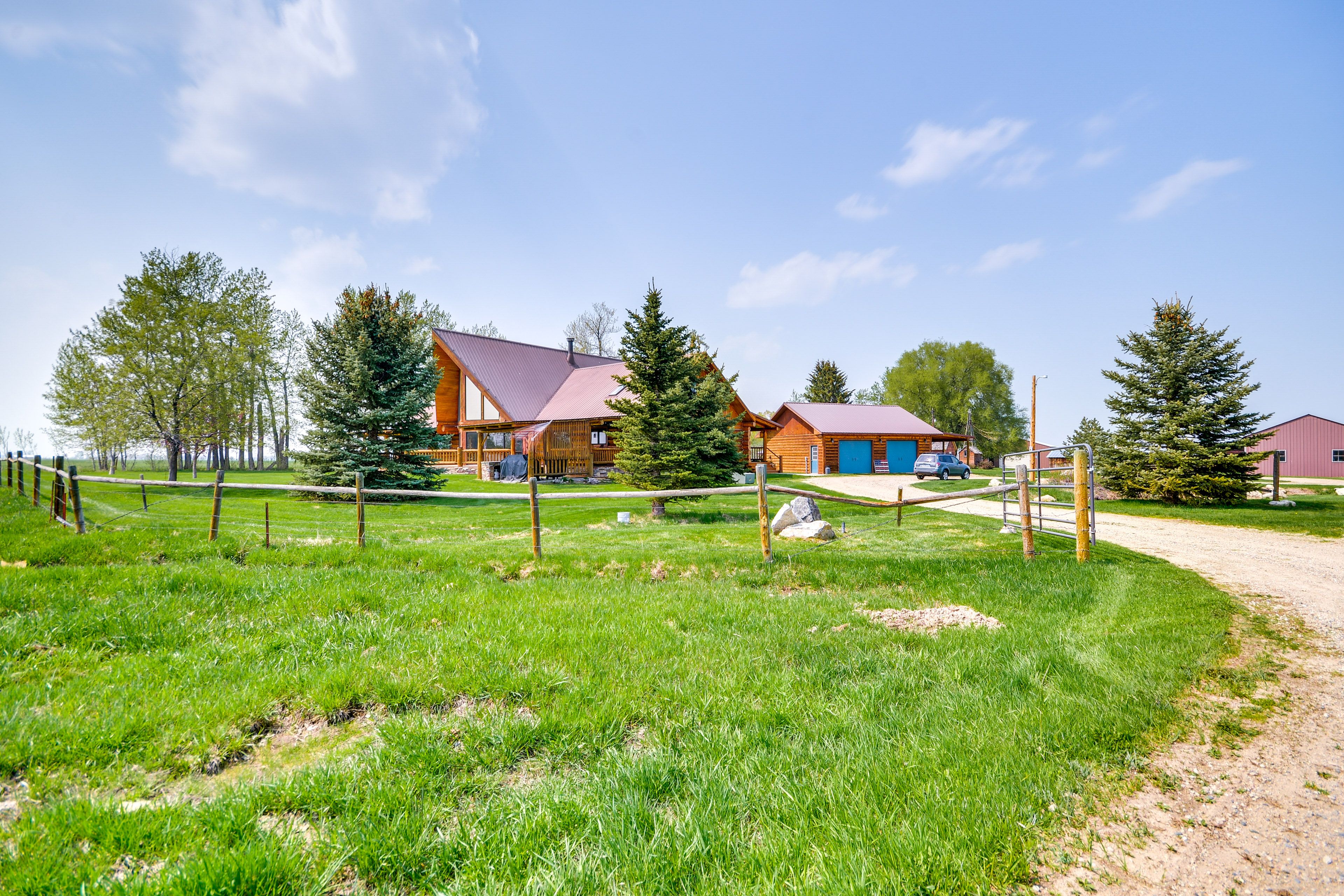 Parking | Driveway (4 Vehicles)
