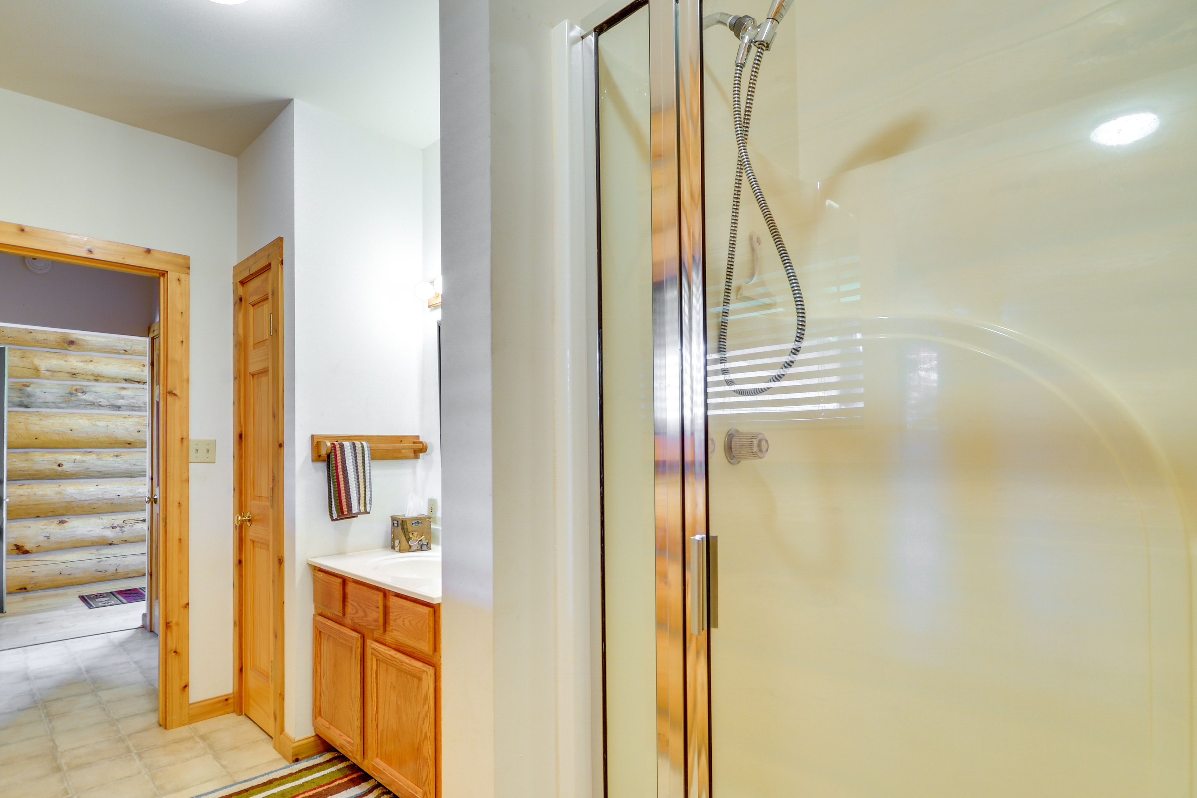 Bathroom | Complimentary Toiletries | Towels Provided