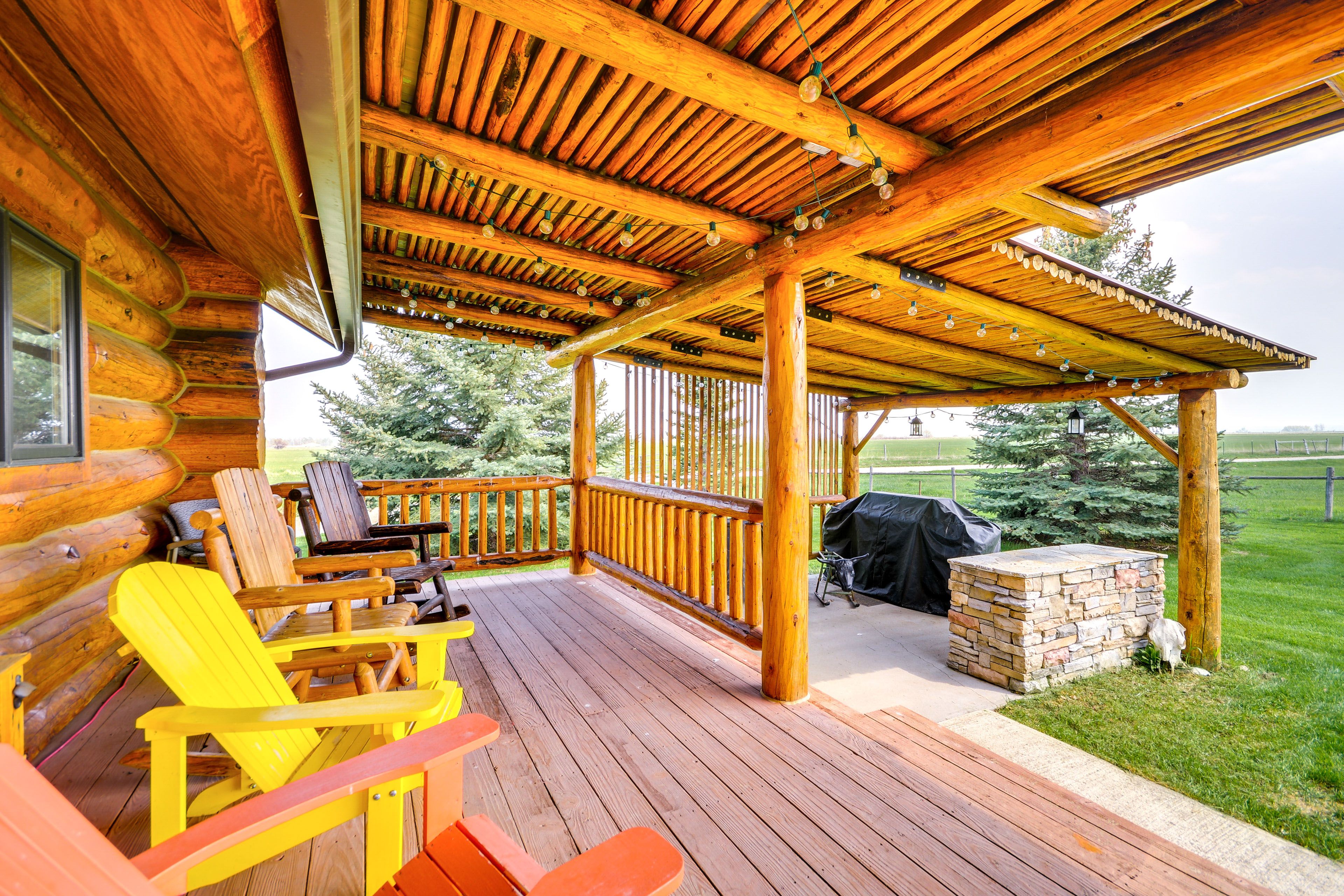 Private Furnished Deck | Trager Grill