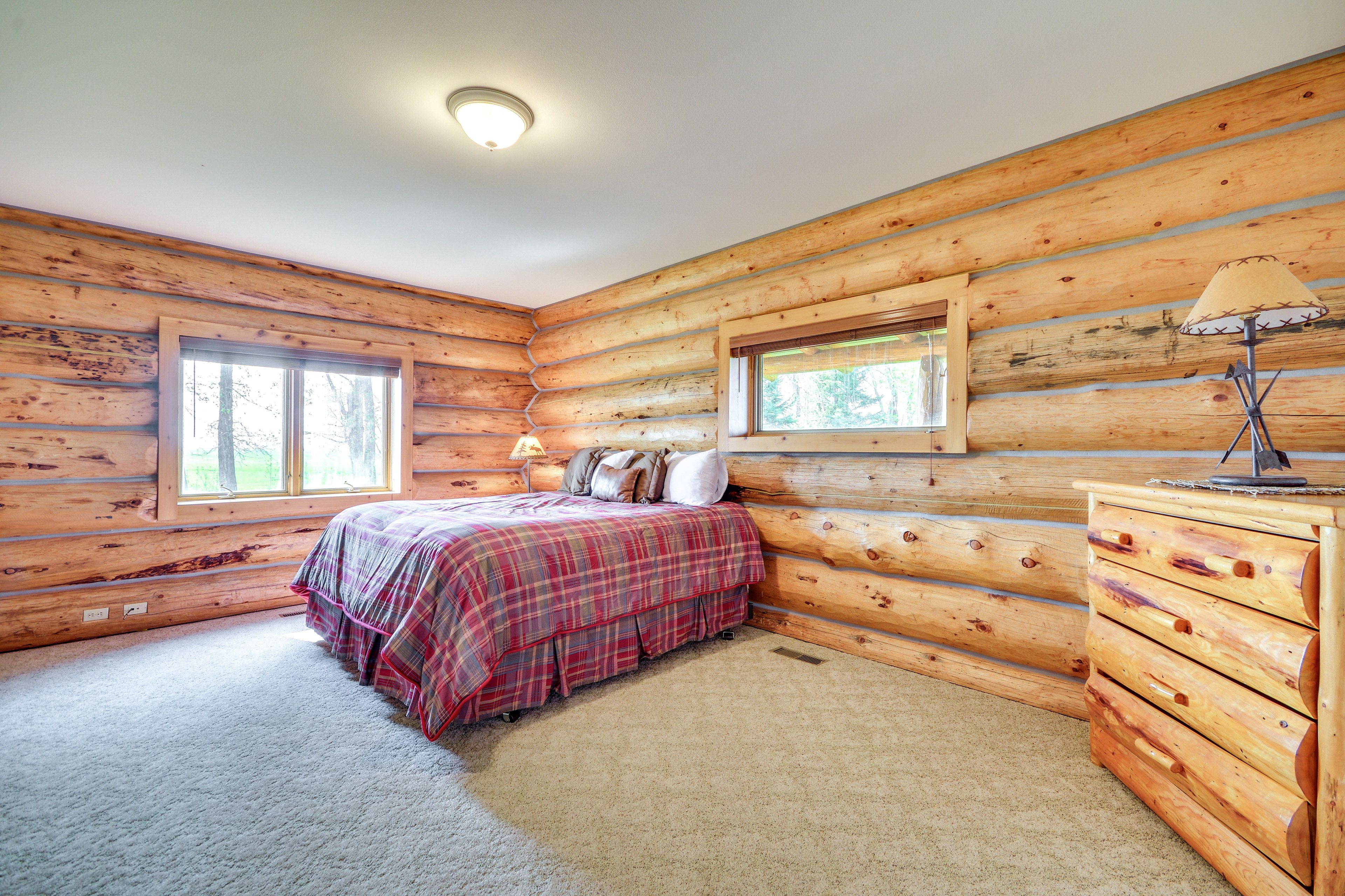 Bedroom 1 | King Bed | En-Suite Bathroom | Linens Provided