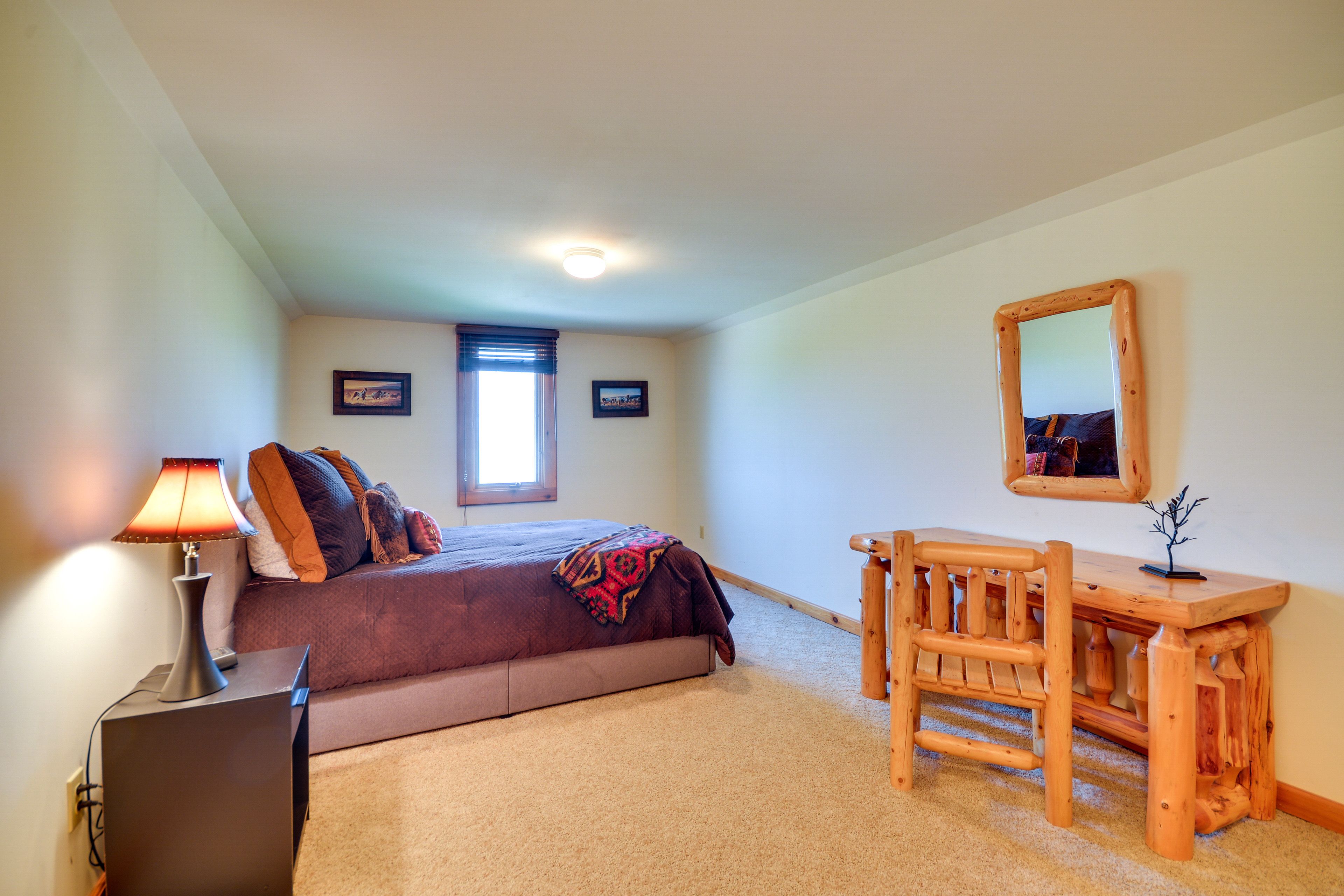 Bedroom 3 | Queen Bed | Desk Workspace