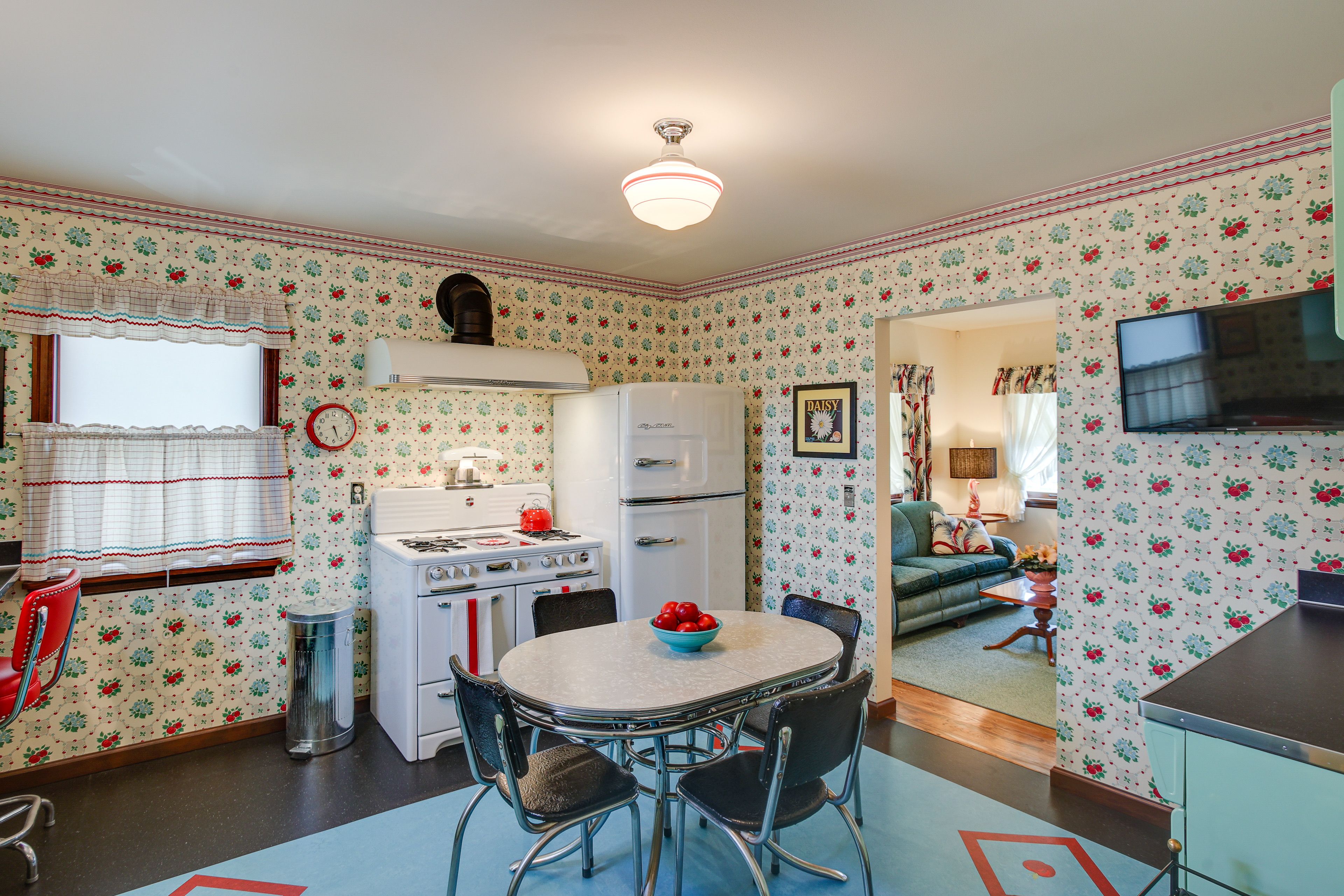 Kitchen | Main Level | Smart TV | Dishwasher | Spices
