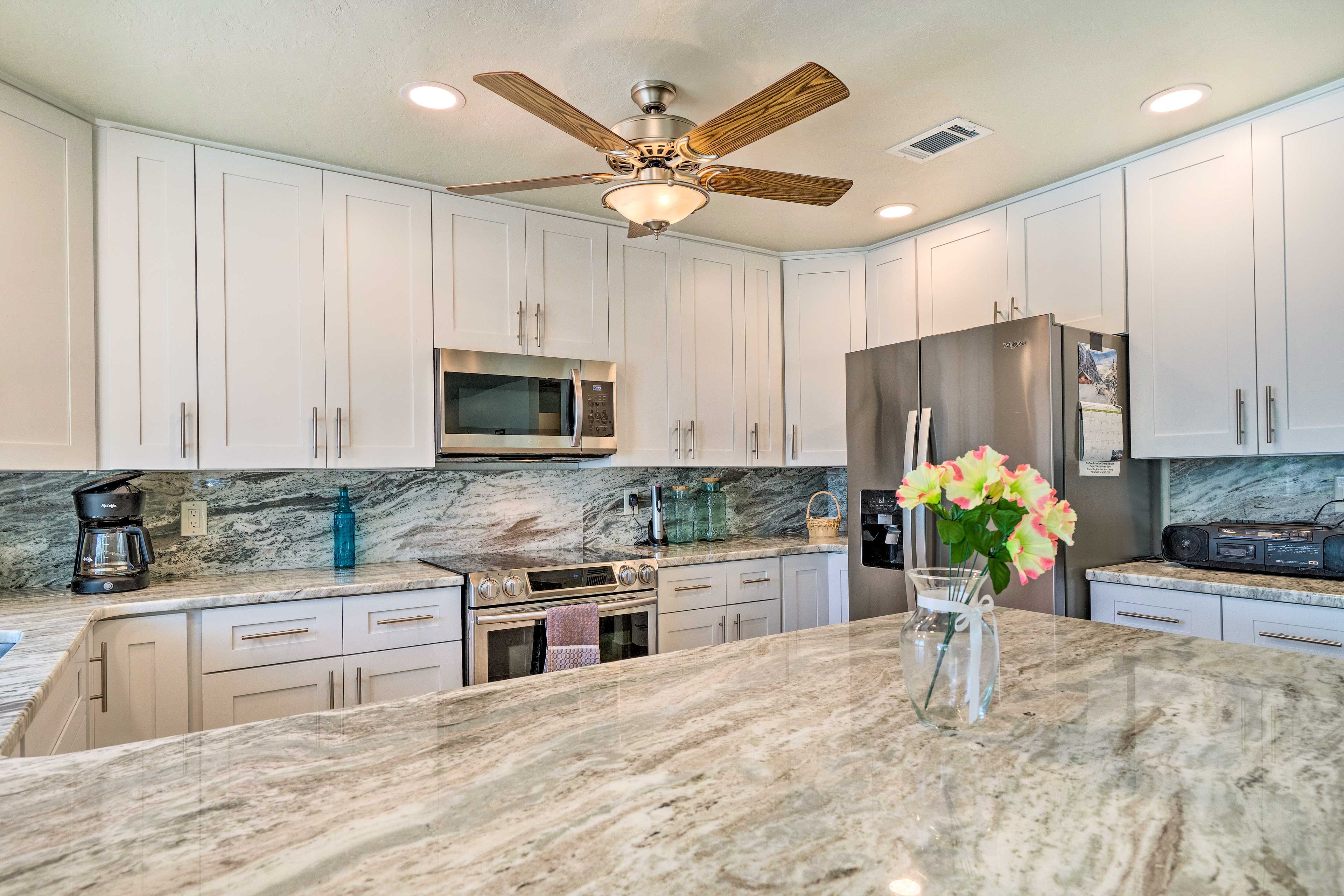 Kitchen | Breakfast Bar | Dishwasher | Cooking Basics