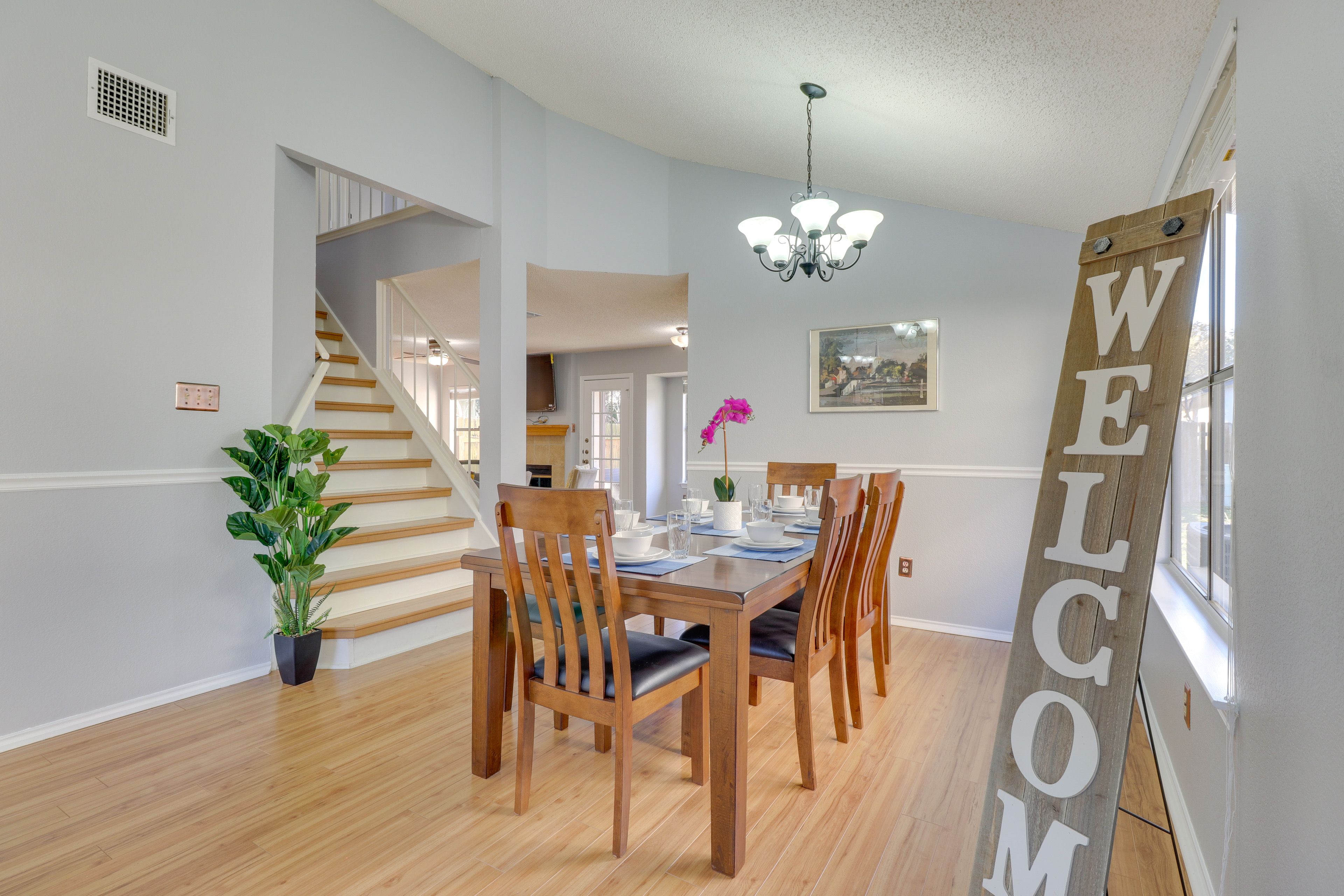 Dining Area | Dishware & Flatware Provided