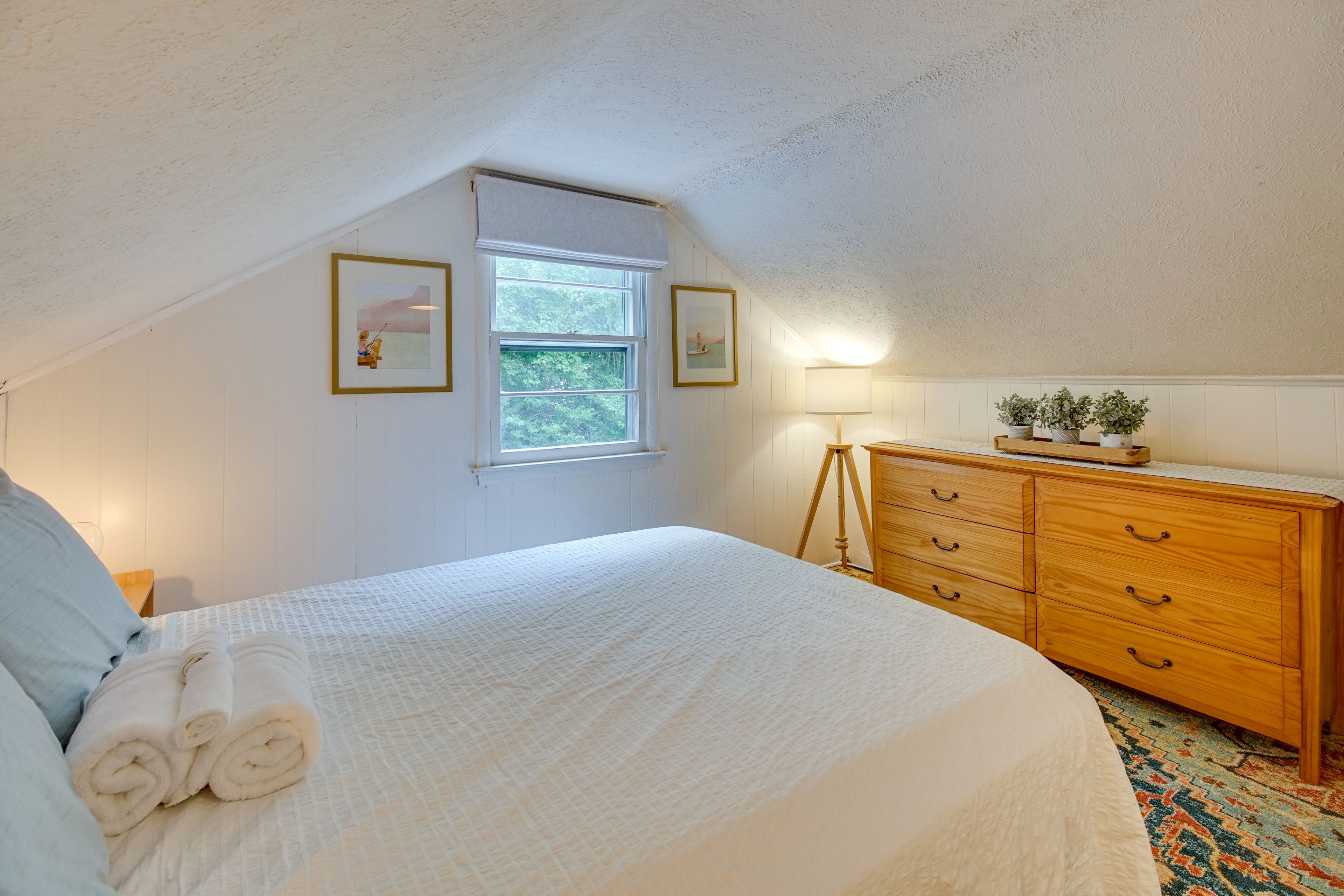 Bedroom 2 | Queen Bed