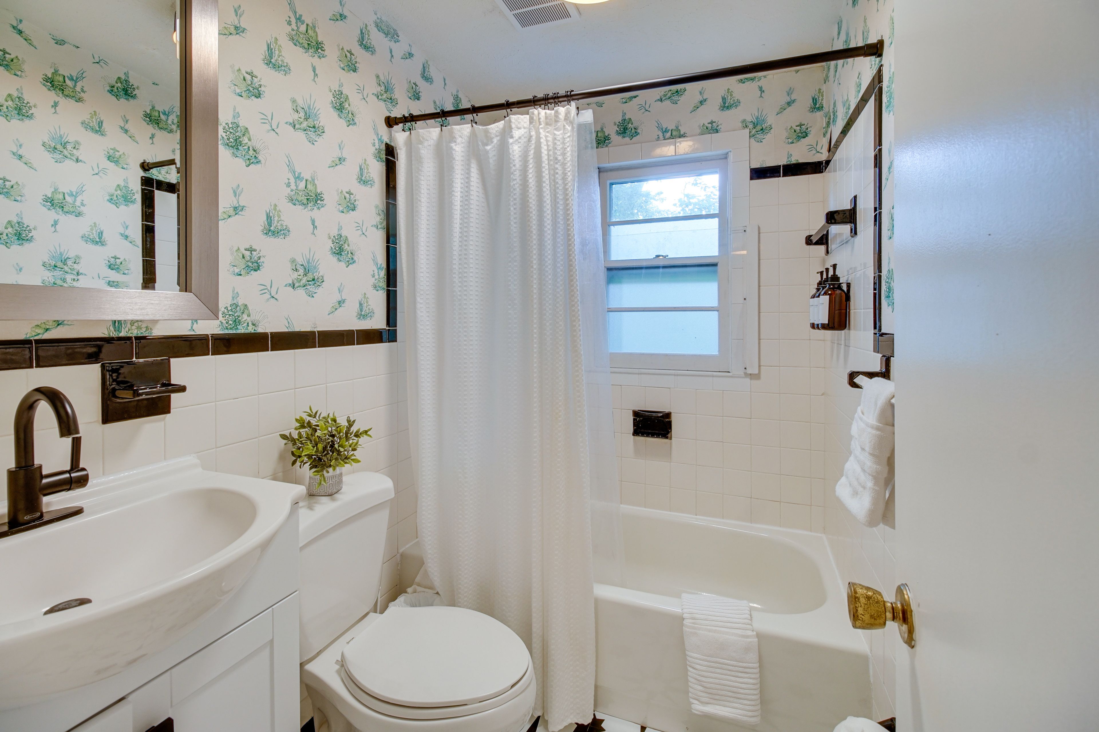 Full Bathroom
