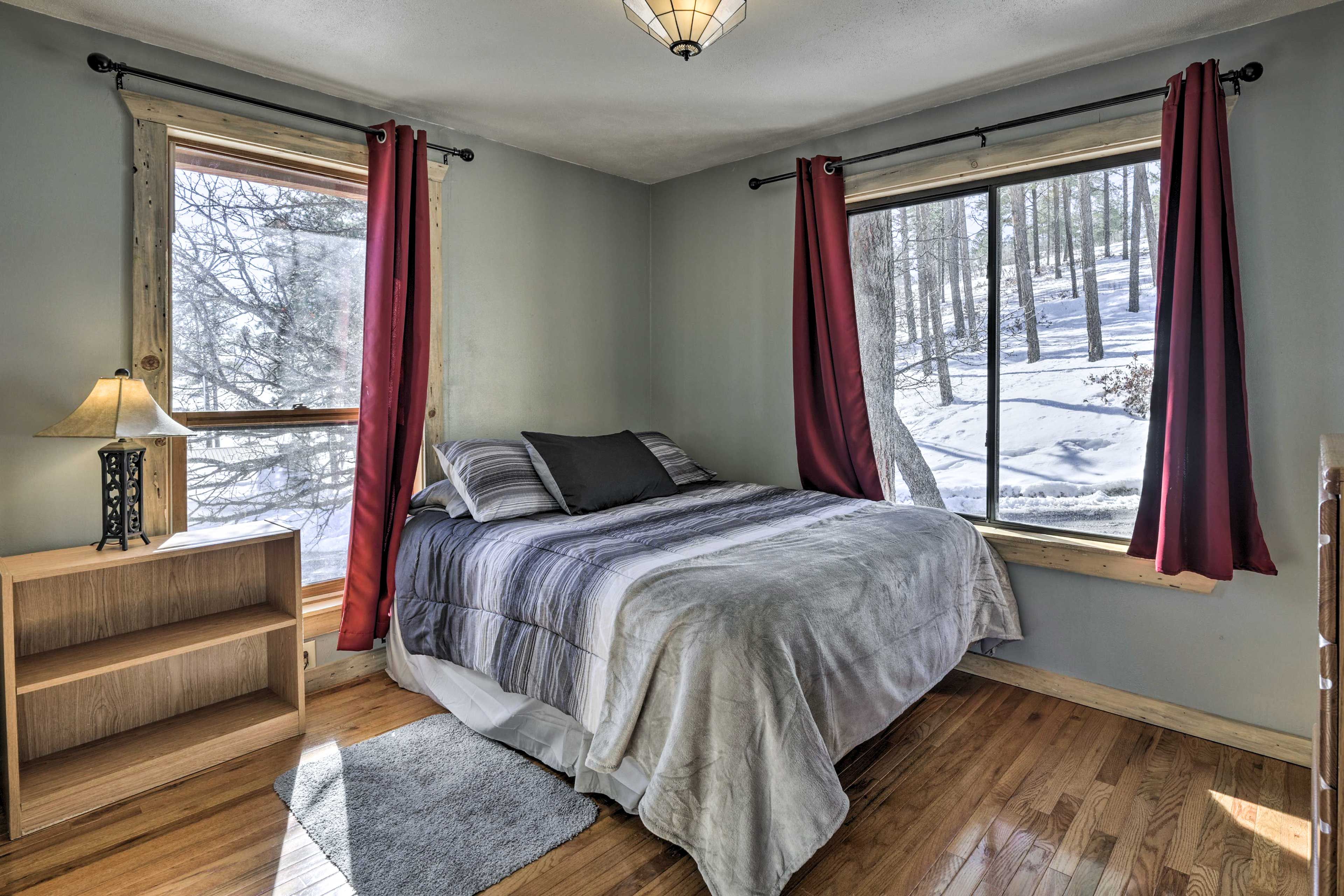 Bedroom | Full Bed | Linens Provided
