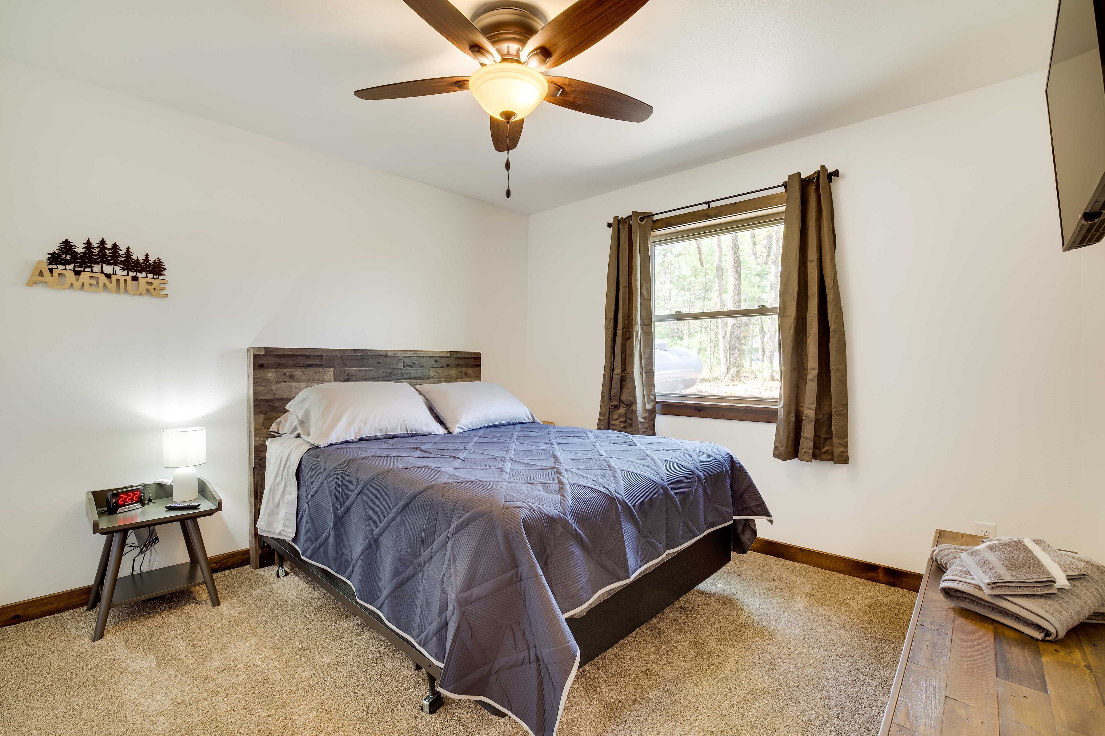 Bedroom 2 | Queen Bed