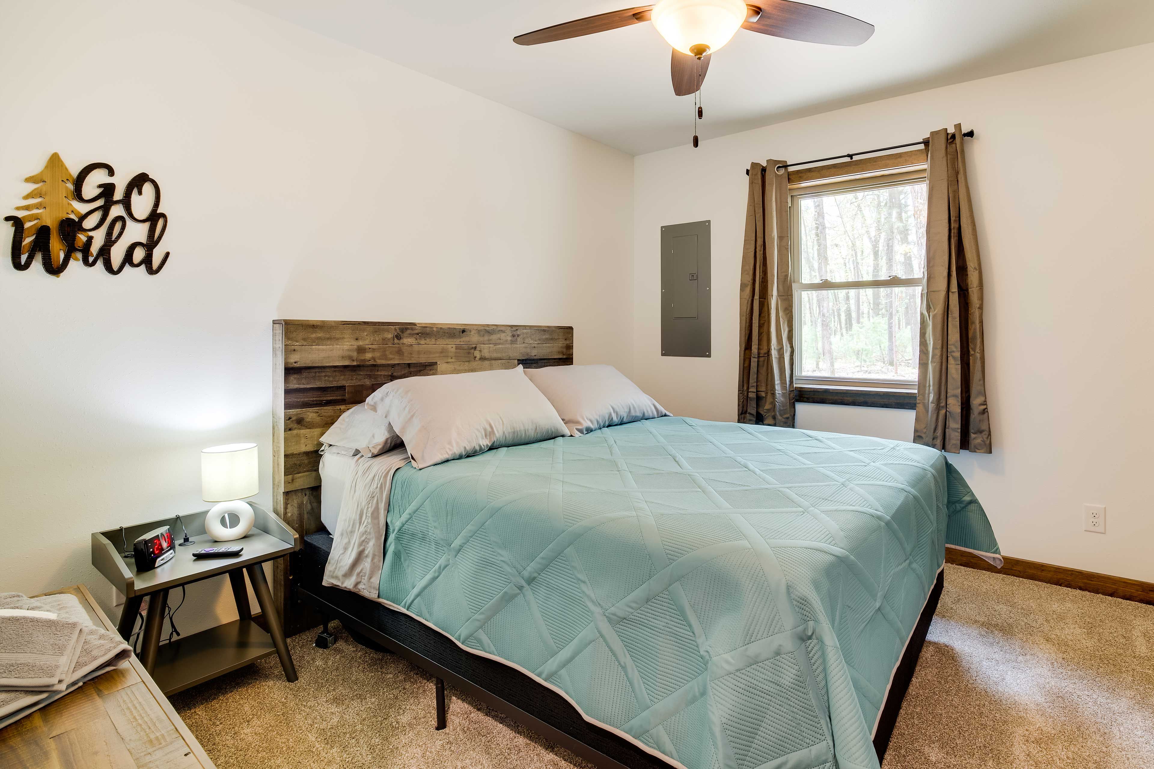 Bedroom 3 | Queen Bed