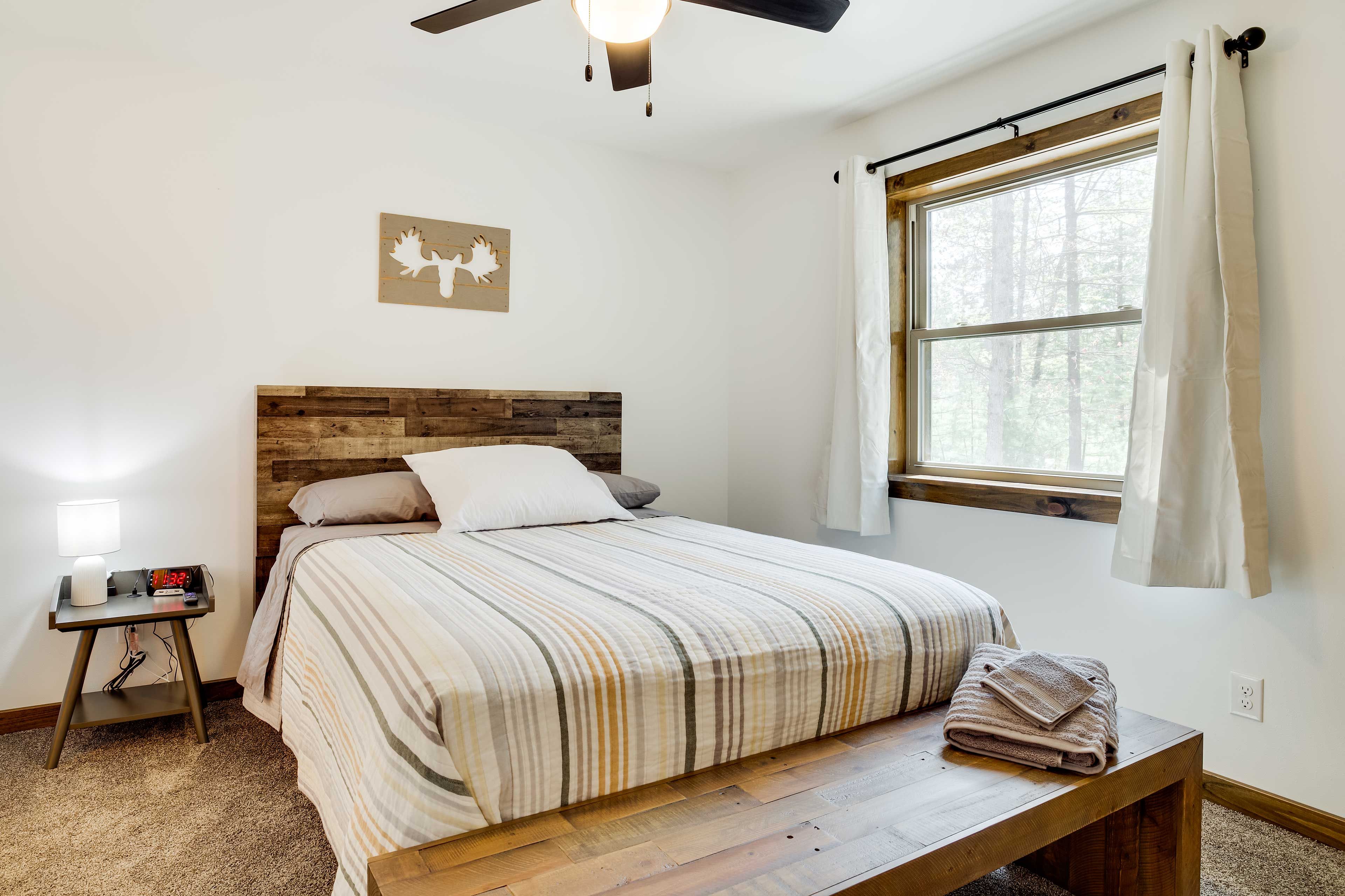 Bedroom 1 | King Bed | Linens Provided