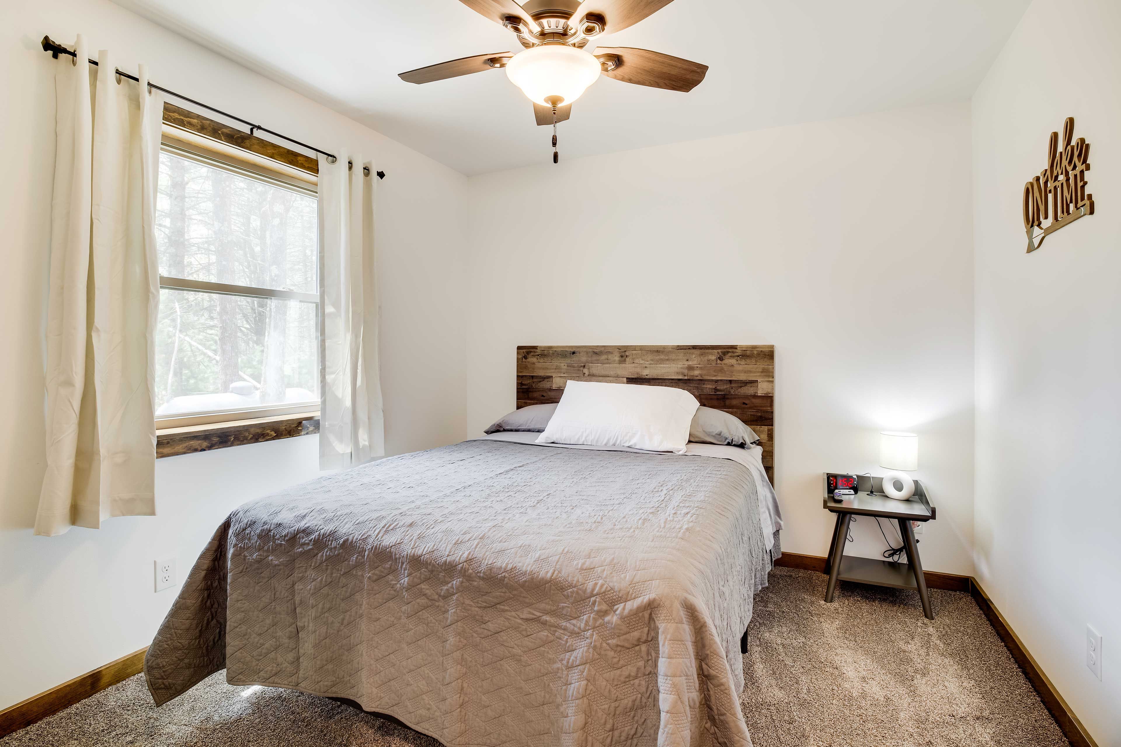 Bedroom 3 | Queen Bed